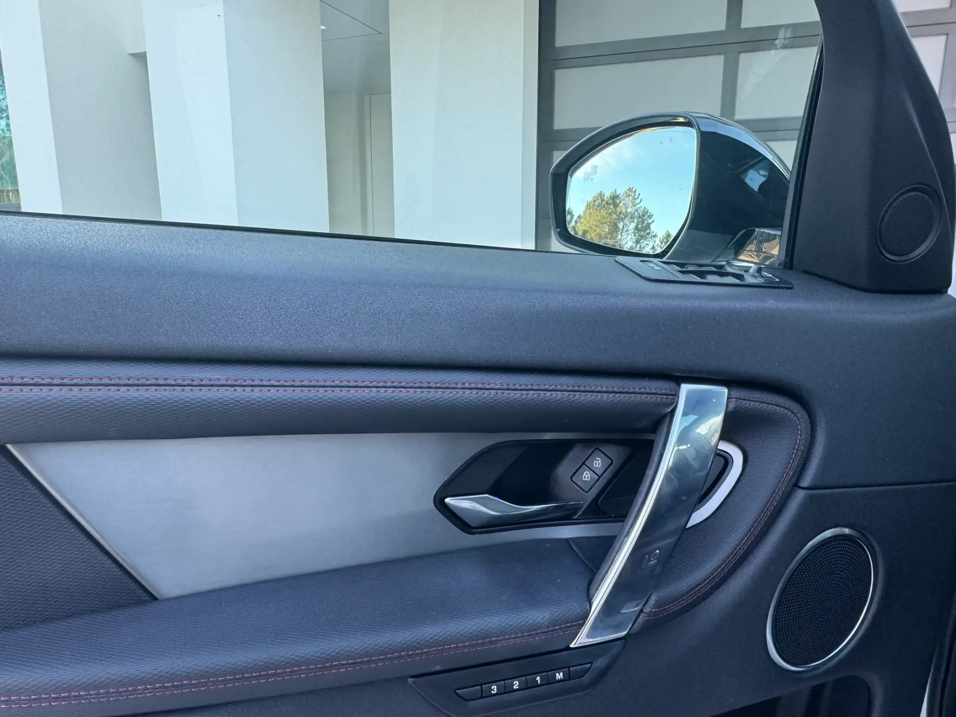 Land Rover Discovery Sport 2.0 D165 R-Dynamic S 10