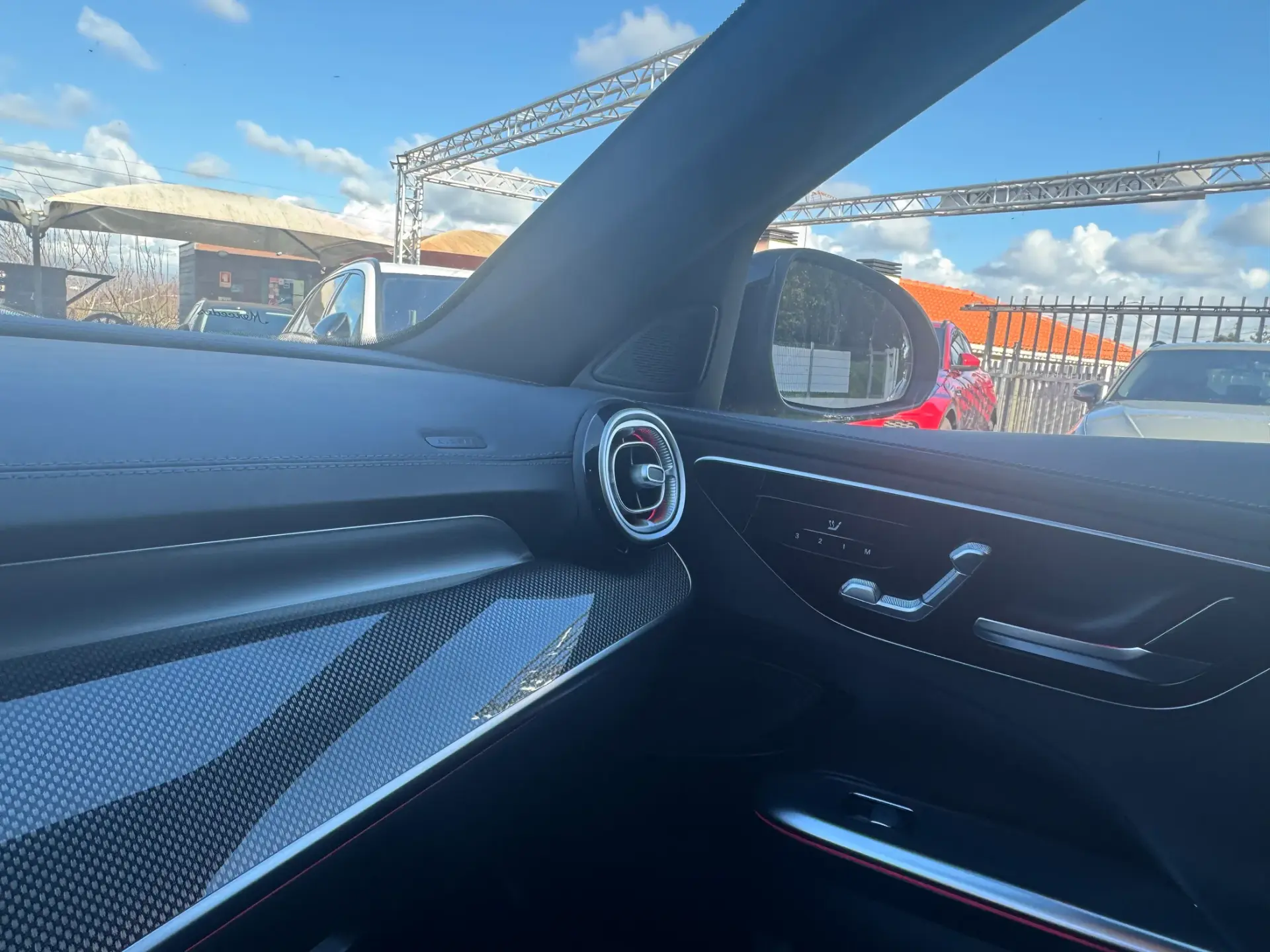 Mercedes-Benz C 300 e AMG Line 11