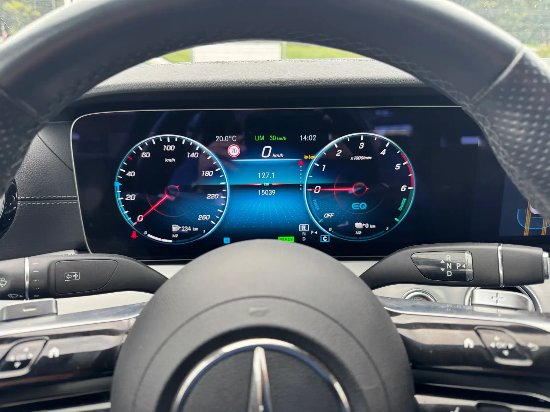 Mercedes-Benz E 300 de AMG Line 19