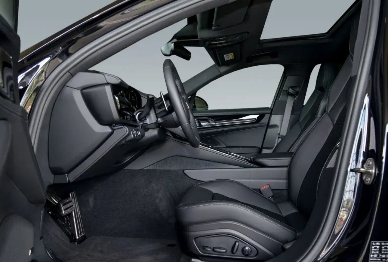 Porsche Panamera 4 E-Hybrid 8