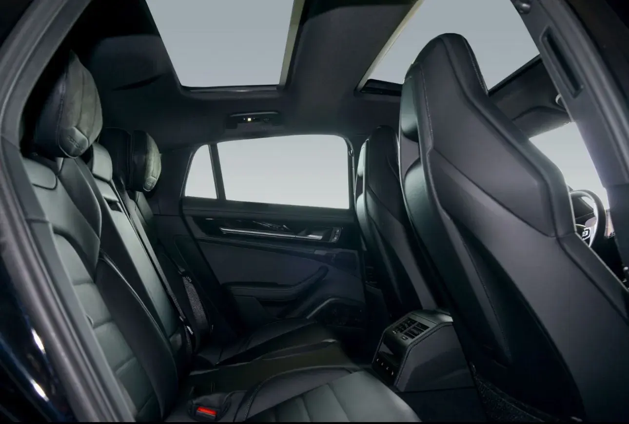 Porsche Panamera 4 E-Hybrid 11