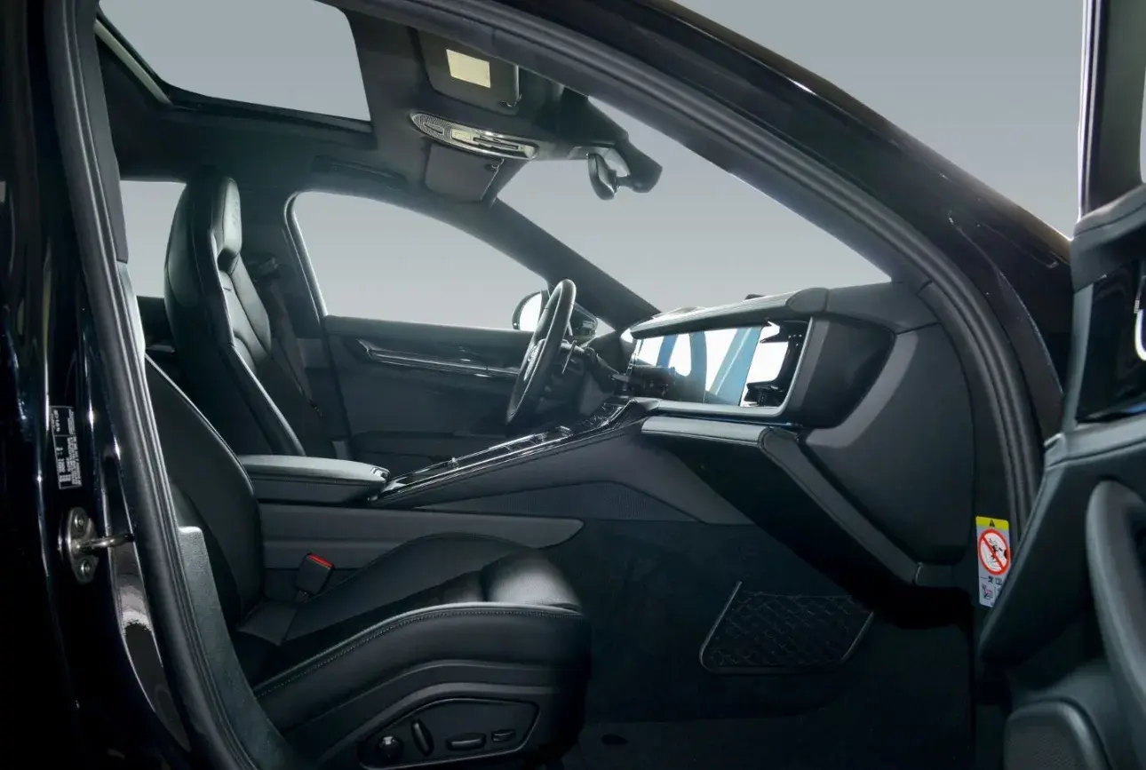 Porsche Panamera 4 E-Hybrid 18