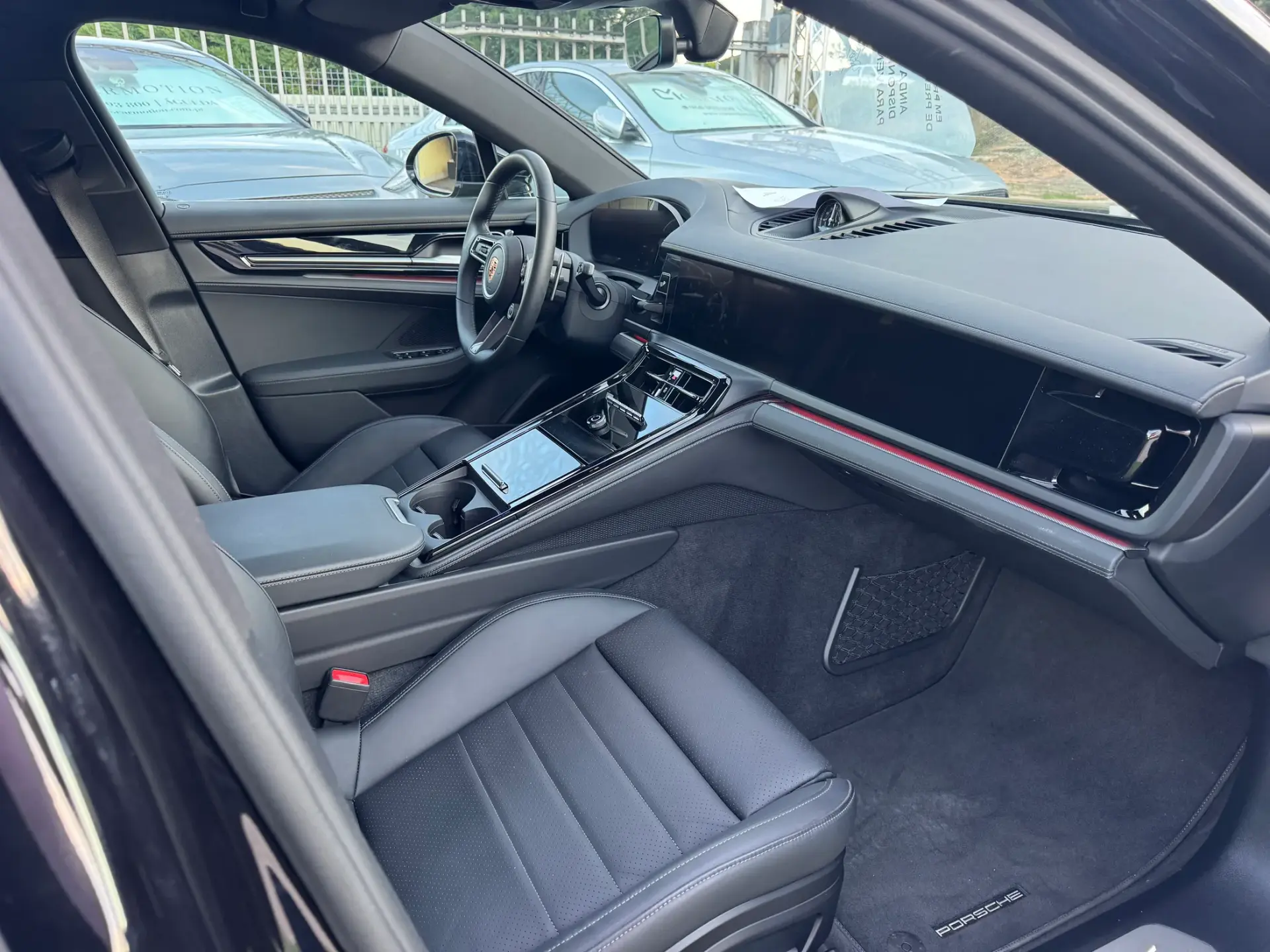 Porsche Panamera 4 E-Hybrid 27