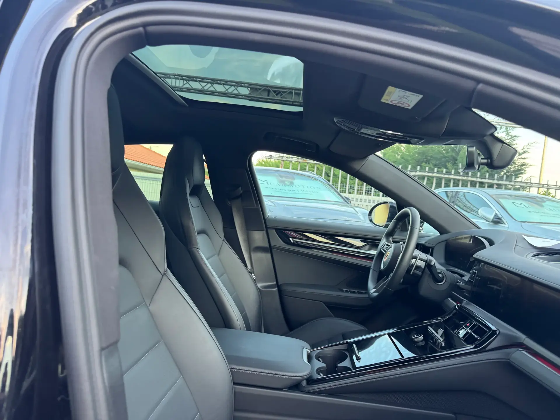 Porsche Panamera 4 E-Hybrid 33