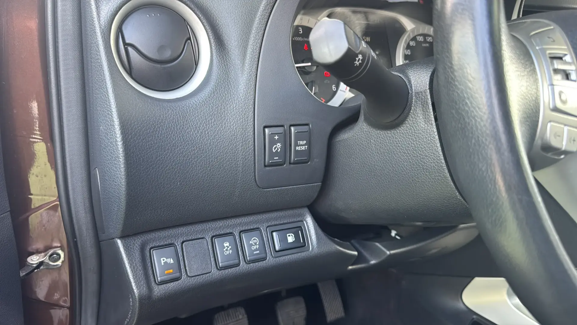 Nissan Navara 2.3 dCi CD 4WD Tekna 8