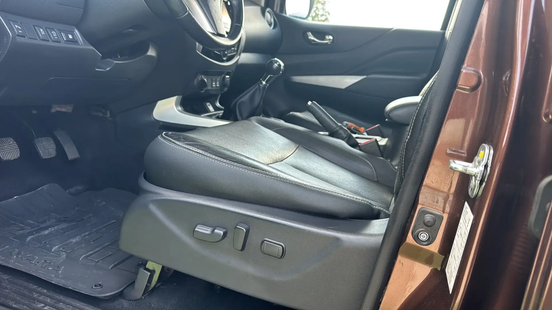 Nissan Navara 2.3 dCi CD 4WD Tekna 11