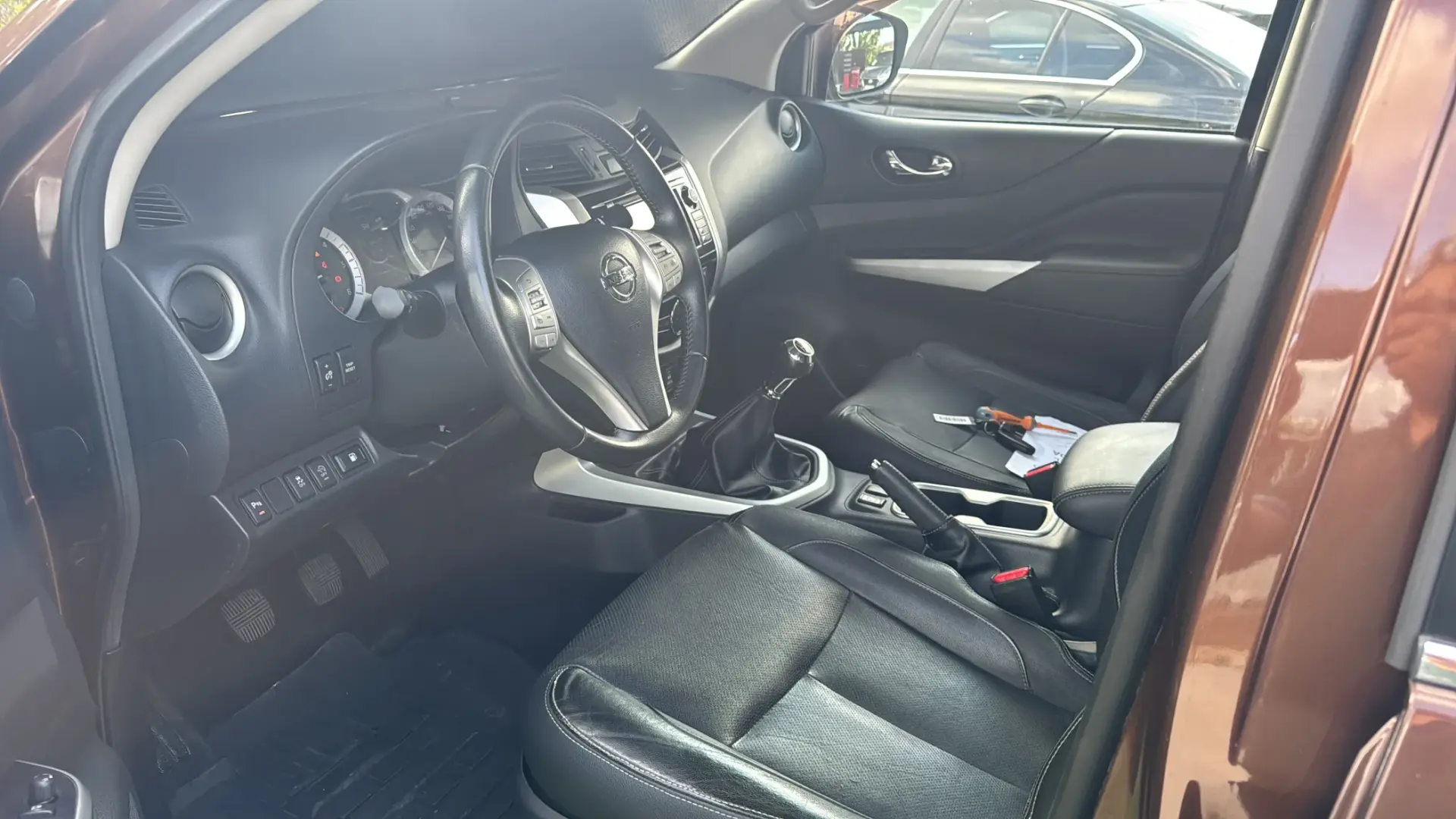 Nissan Navara 2.3 dCi CD 4WD Tekna 12