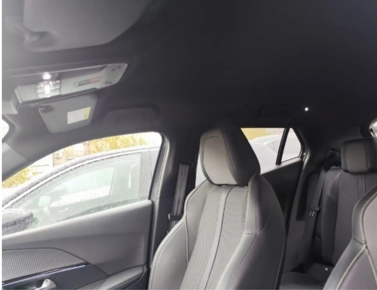 Peugeot e-2008 54 kWh GT 10