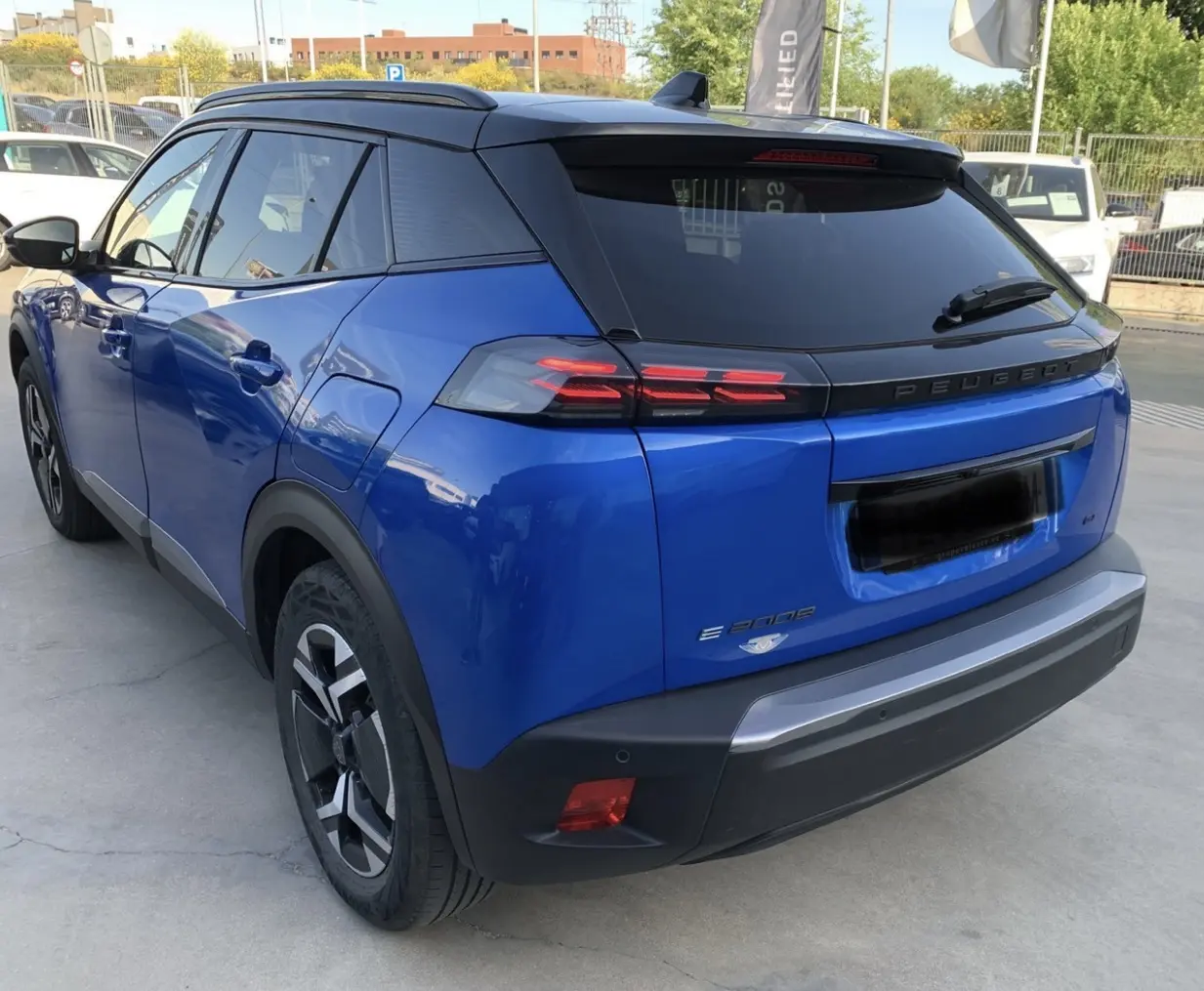 Peugeot e-2008 50 kWh GT 4