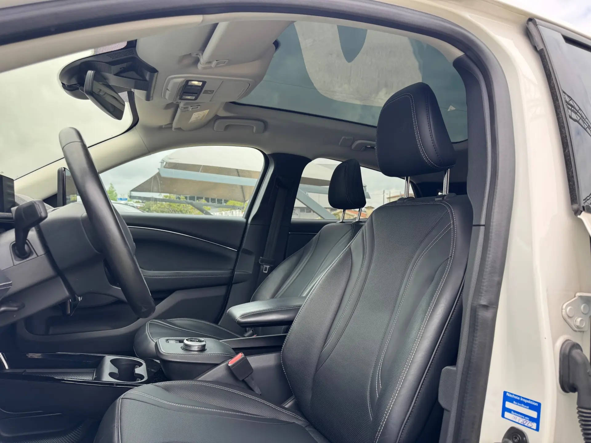 Ford Mustang Mach-E 75.7 kWh Base 11
