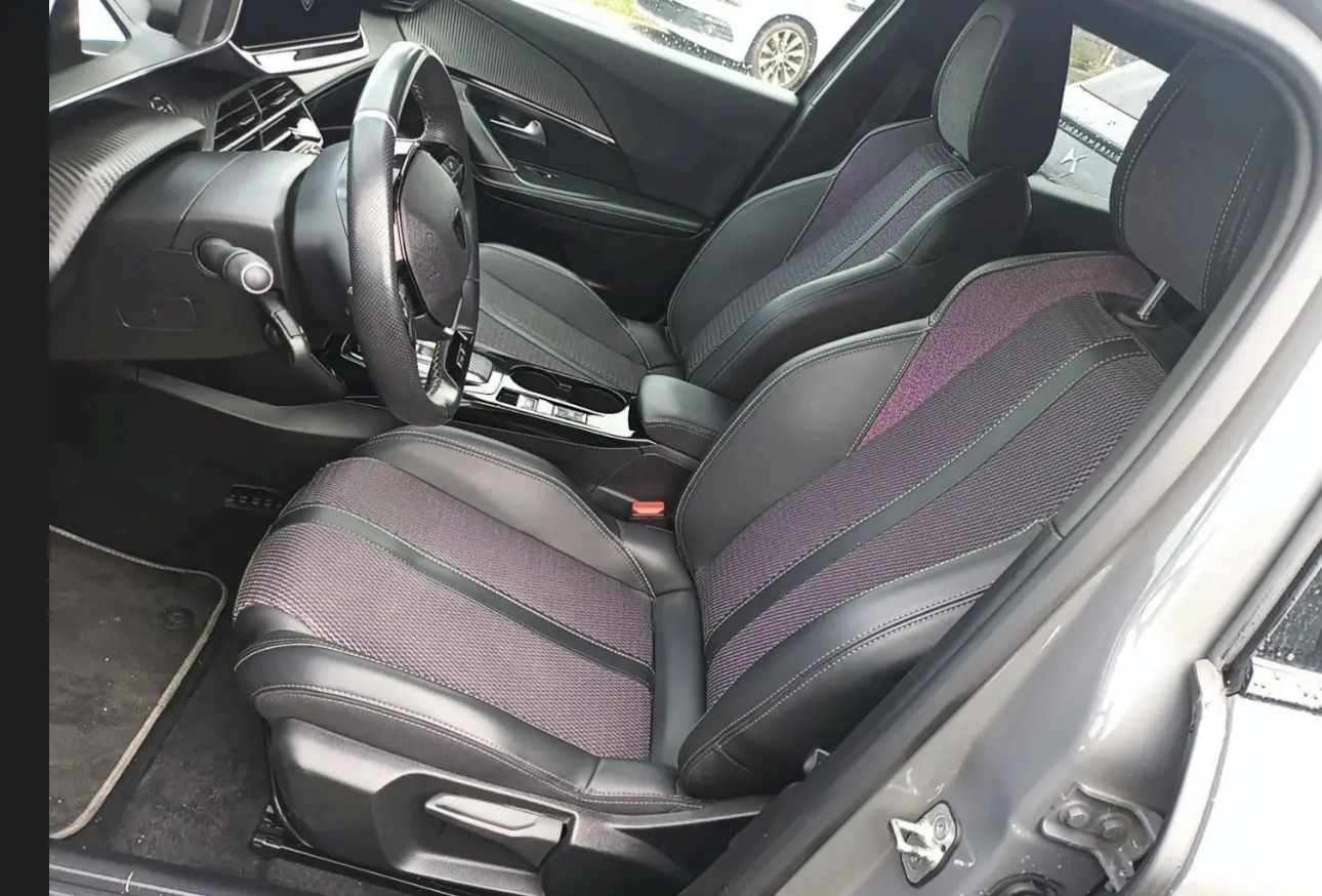 Peugeot e-2008 50 kWh GT 7