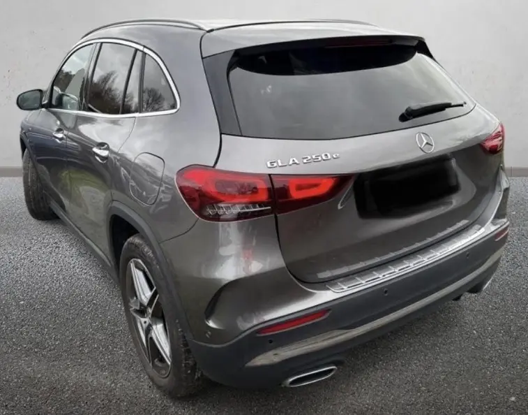 Mercedes-Benz GLA 250 e AMG Line 8