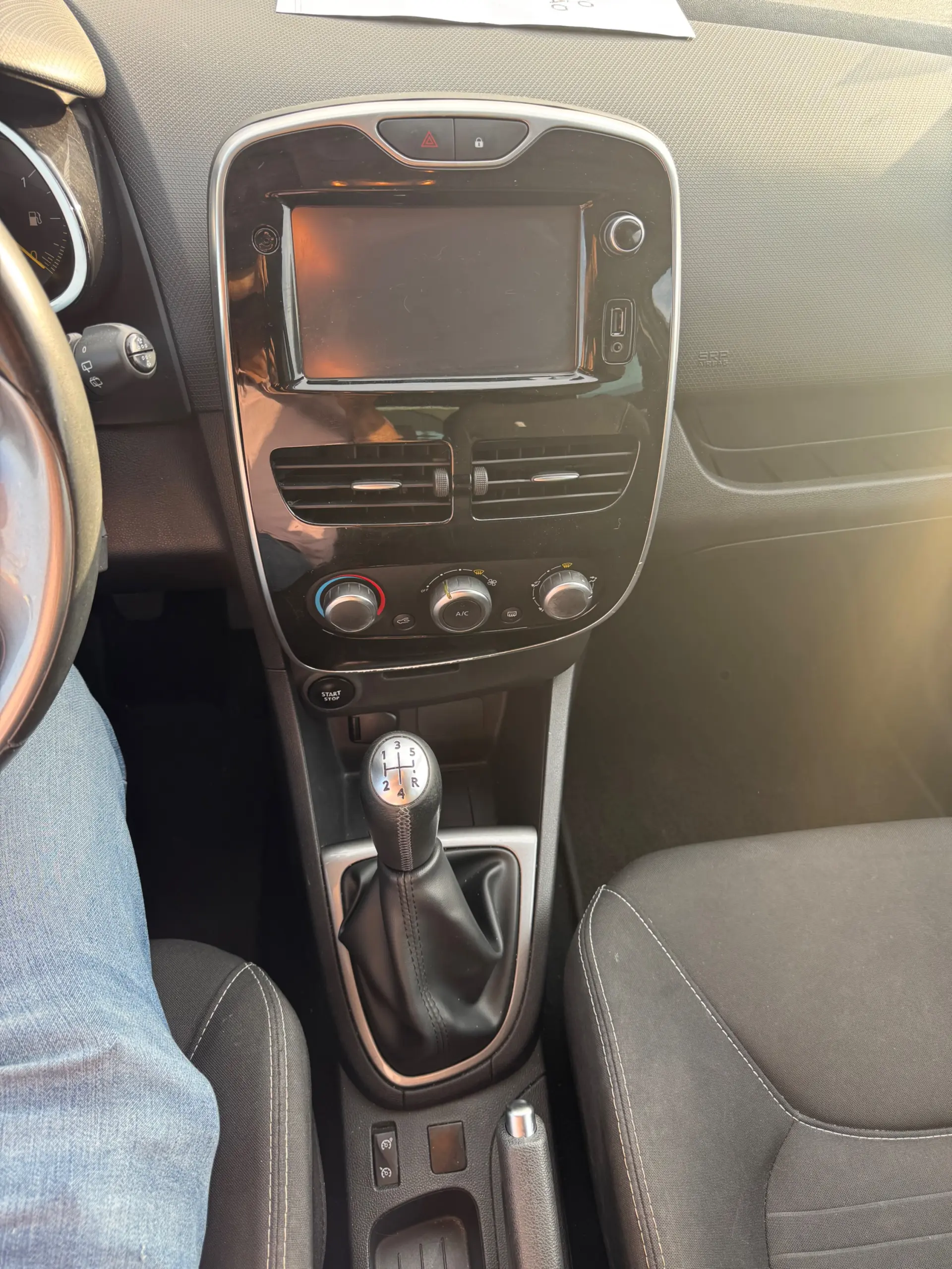 Renault Clio 0.9 TCe Limited Edition 23