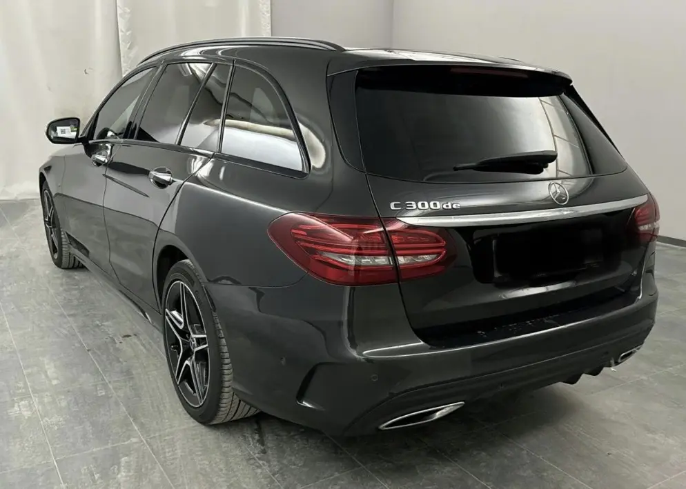 Mercedes-Benz C 300 de AMG Line 10