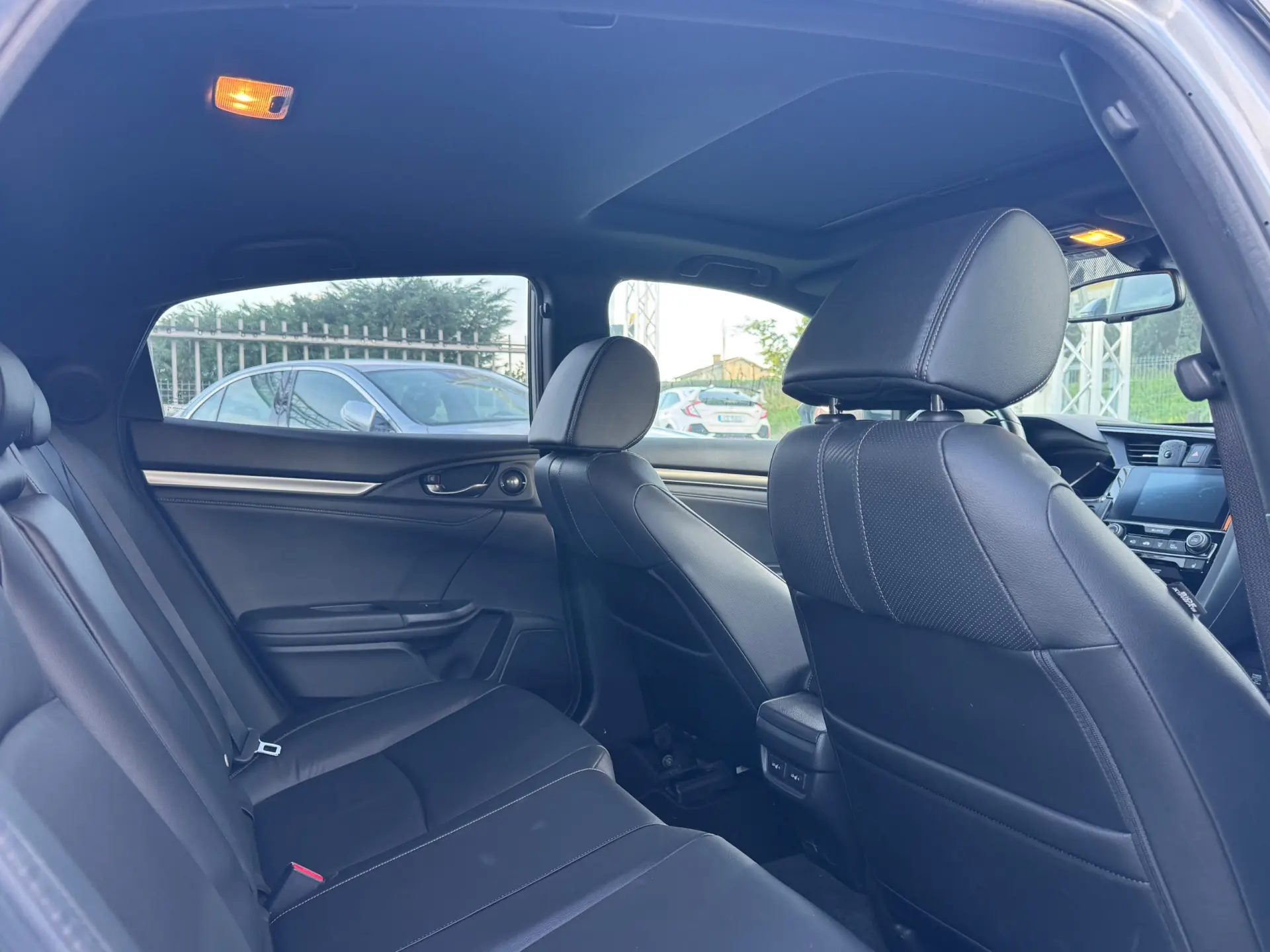 Honda Civic 1.0 i-VTEC Executive Premium 8