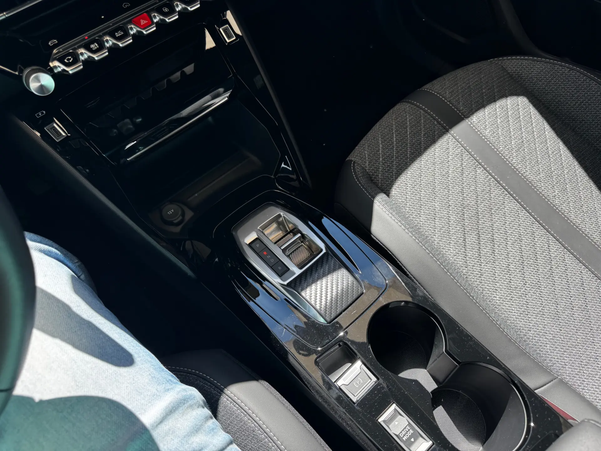 Peugeot e-2008 50 kWh Allure 18