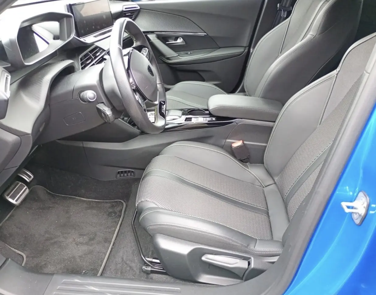 Peugeot e-2008 54 kWh GT 7