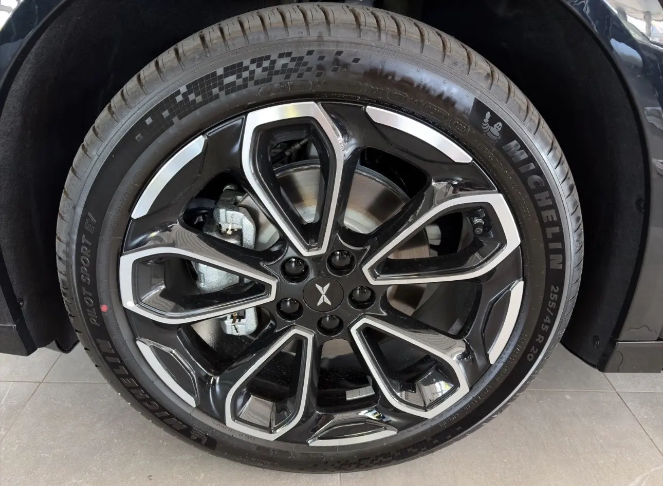 Xpeng G6 80.8 kWh AWD Performance + Gancho de Reboque 5