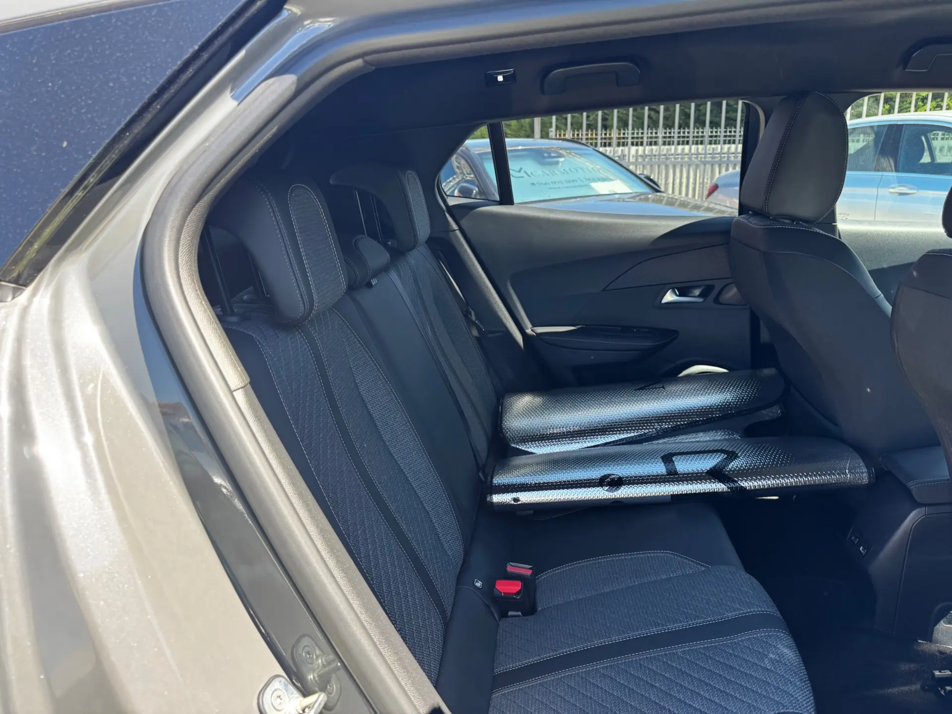 Peugeot e-2008 50 kWh Allure 13