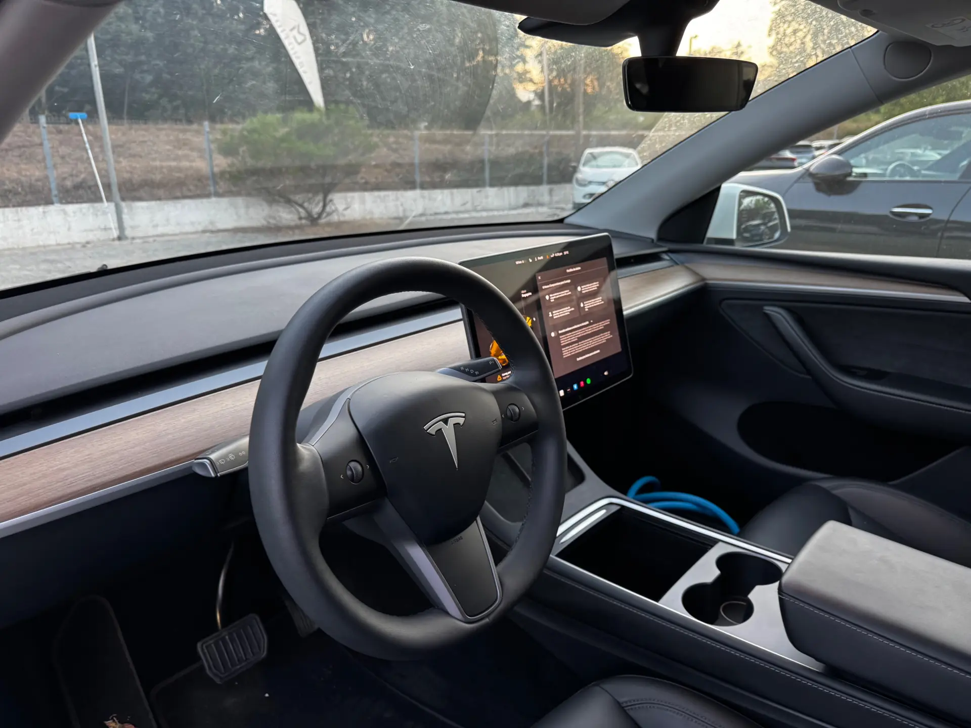 Tesla Model Y Long Range Dual Motor AWD 22