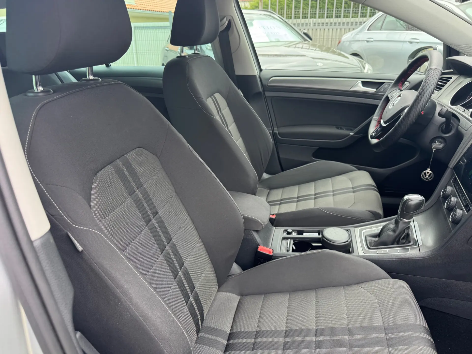 Volkswagen Golf Variant 1.6 TDi Highline DSG 28