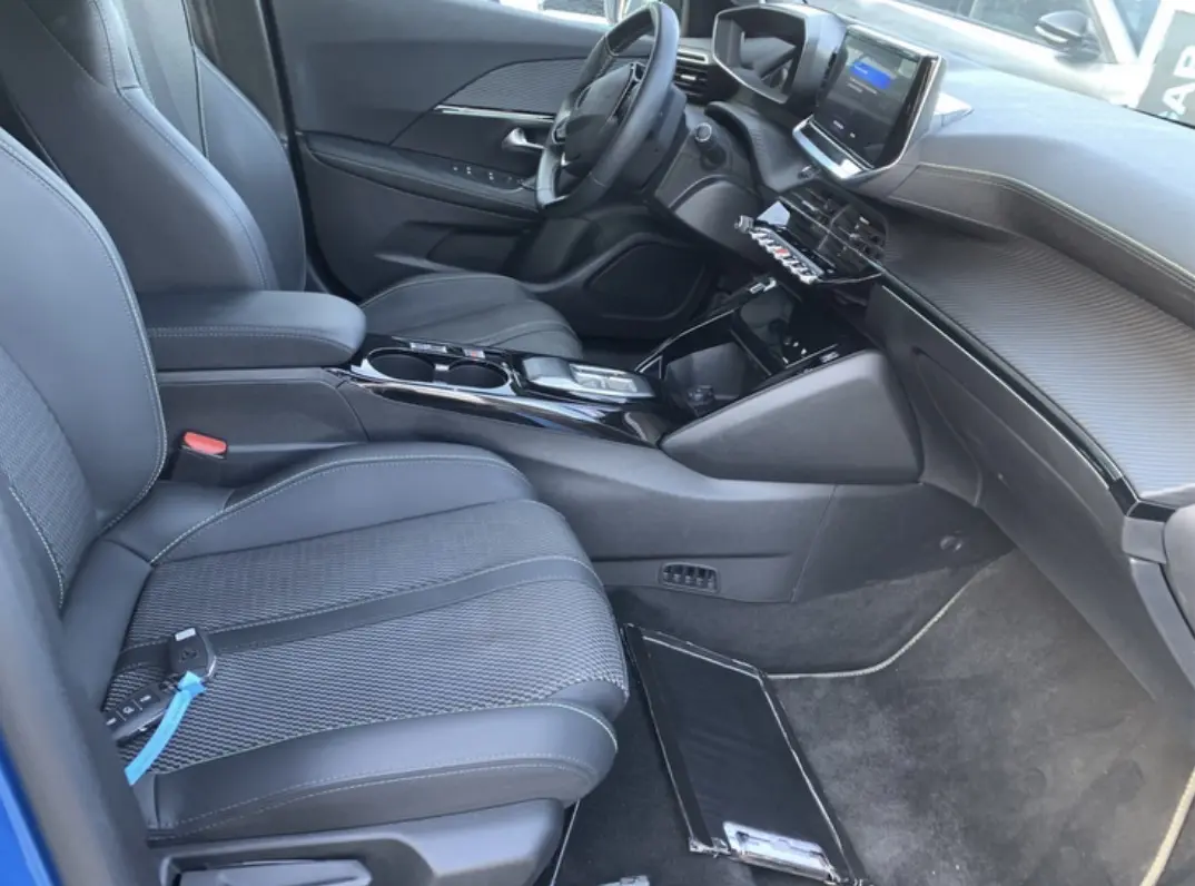 Peugeot e-2008 50 kWh GT 7