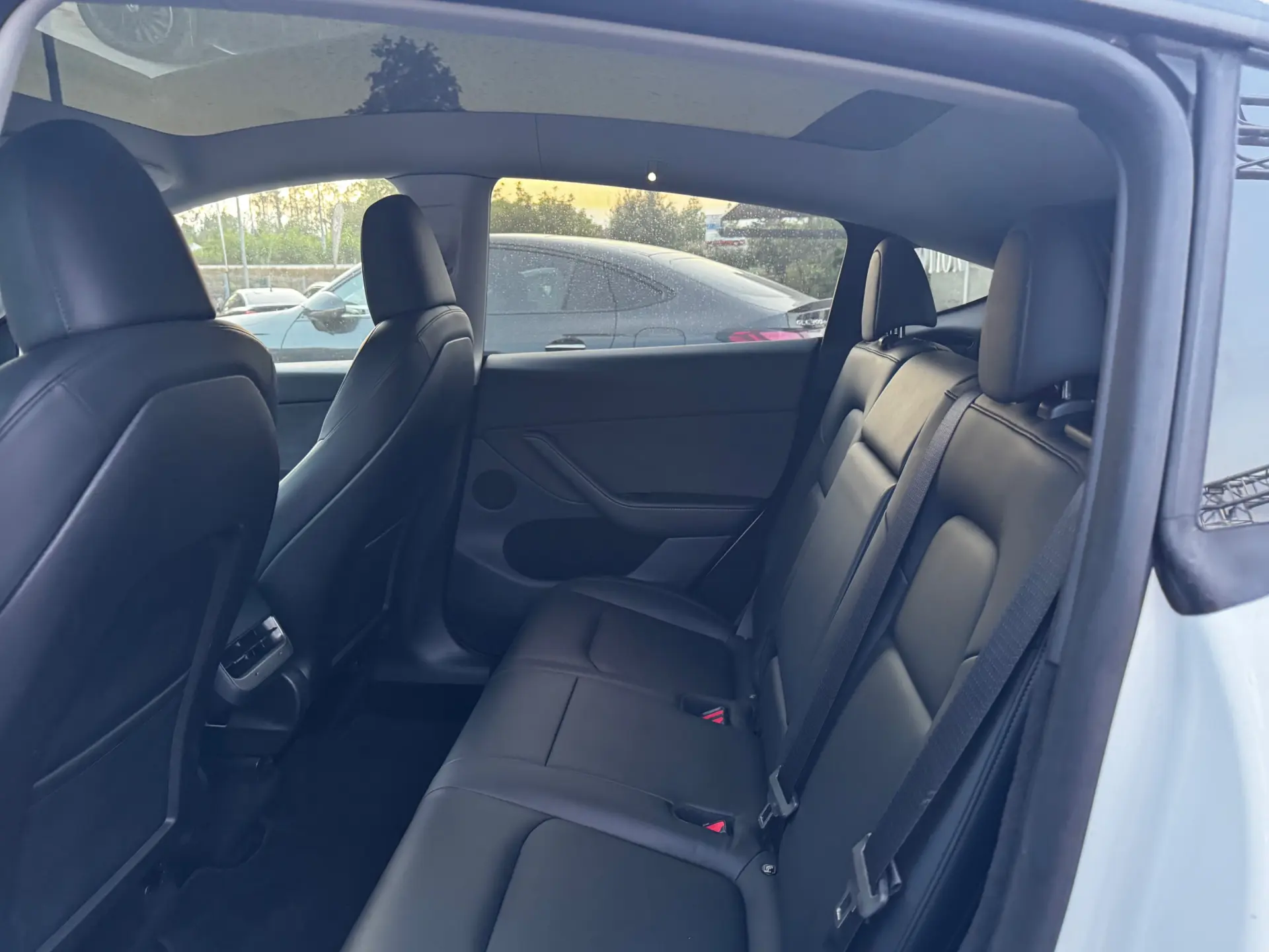 Tesla Model Y Long Range Dual Motor AWD 19
