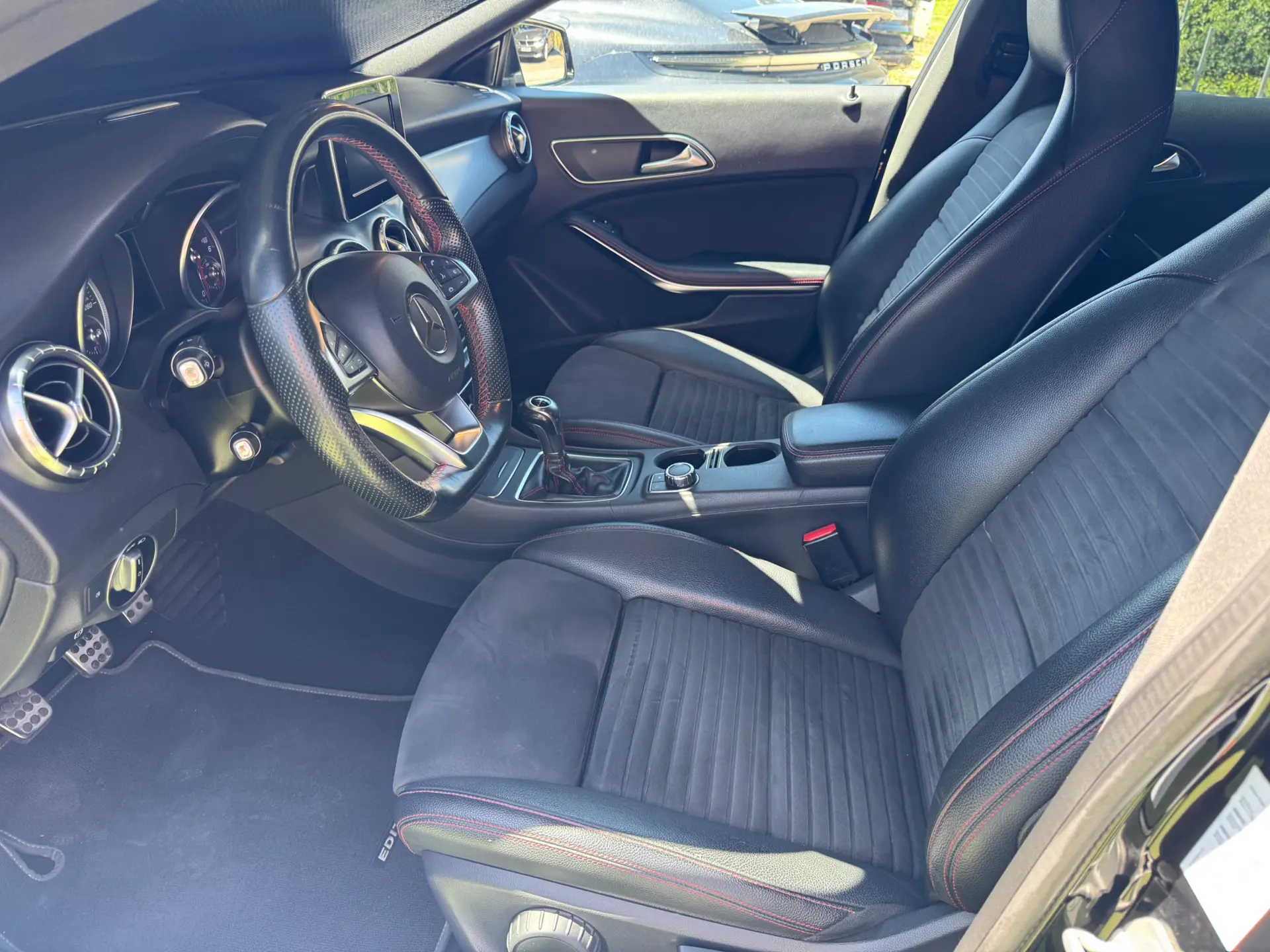 Mercedes-Benz CLA 180 d AMG Line 37