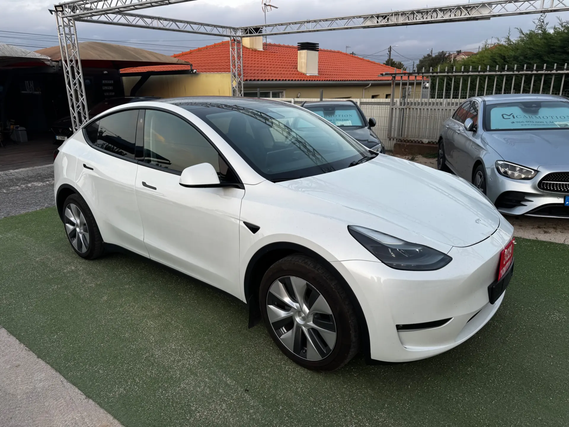 Tesla Model Y Long Range Dual Motor AWD 12