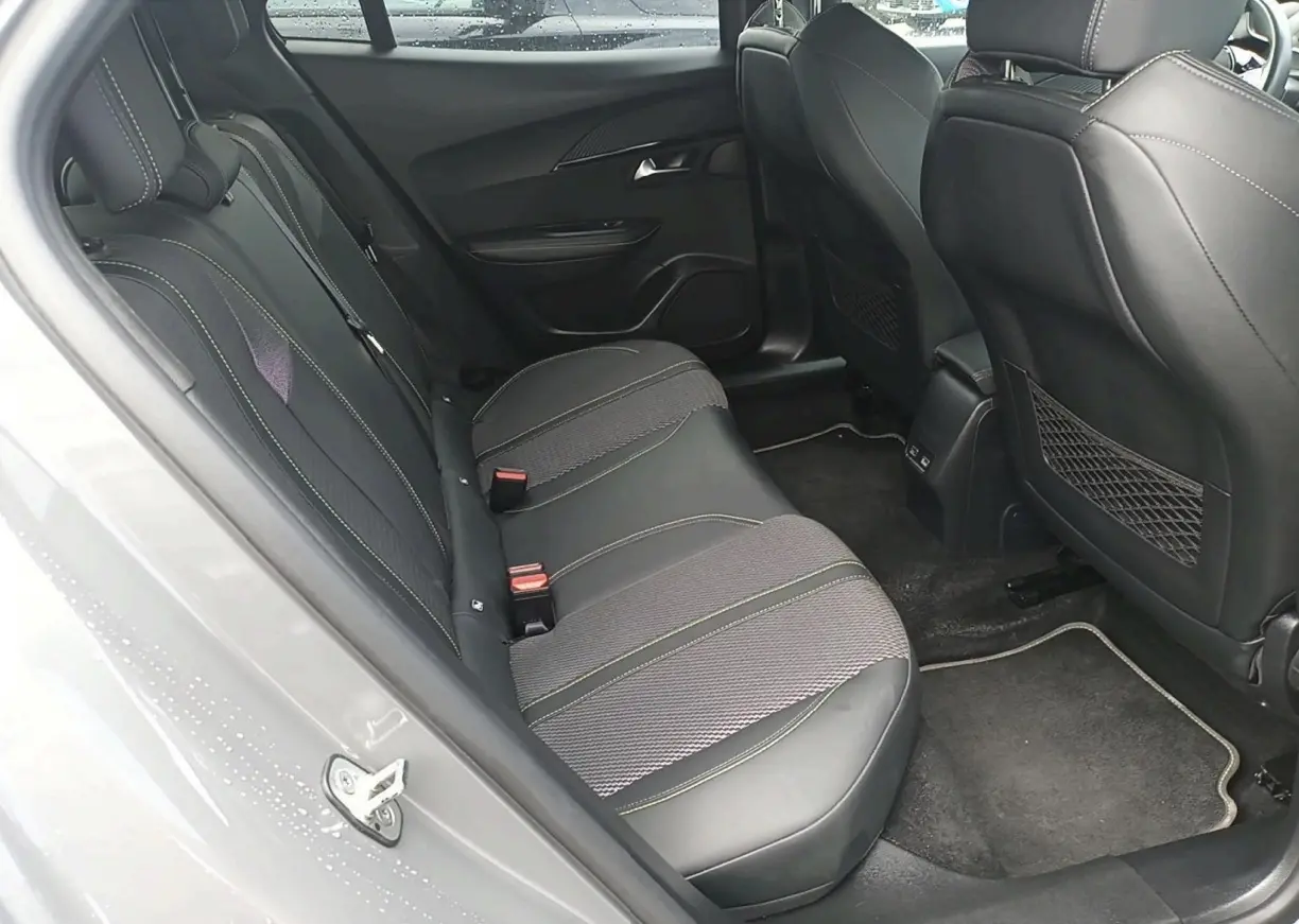 Peugeot e-2008 50 kWh GT 6