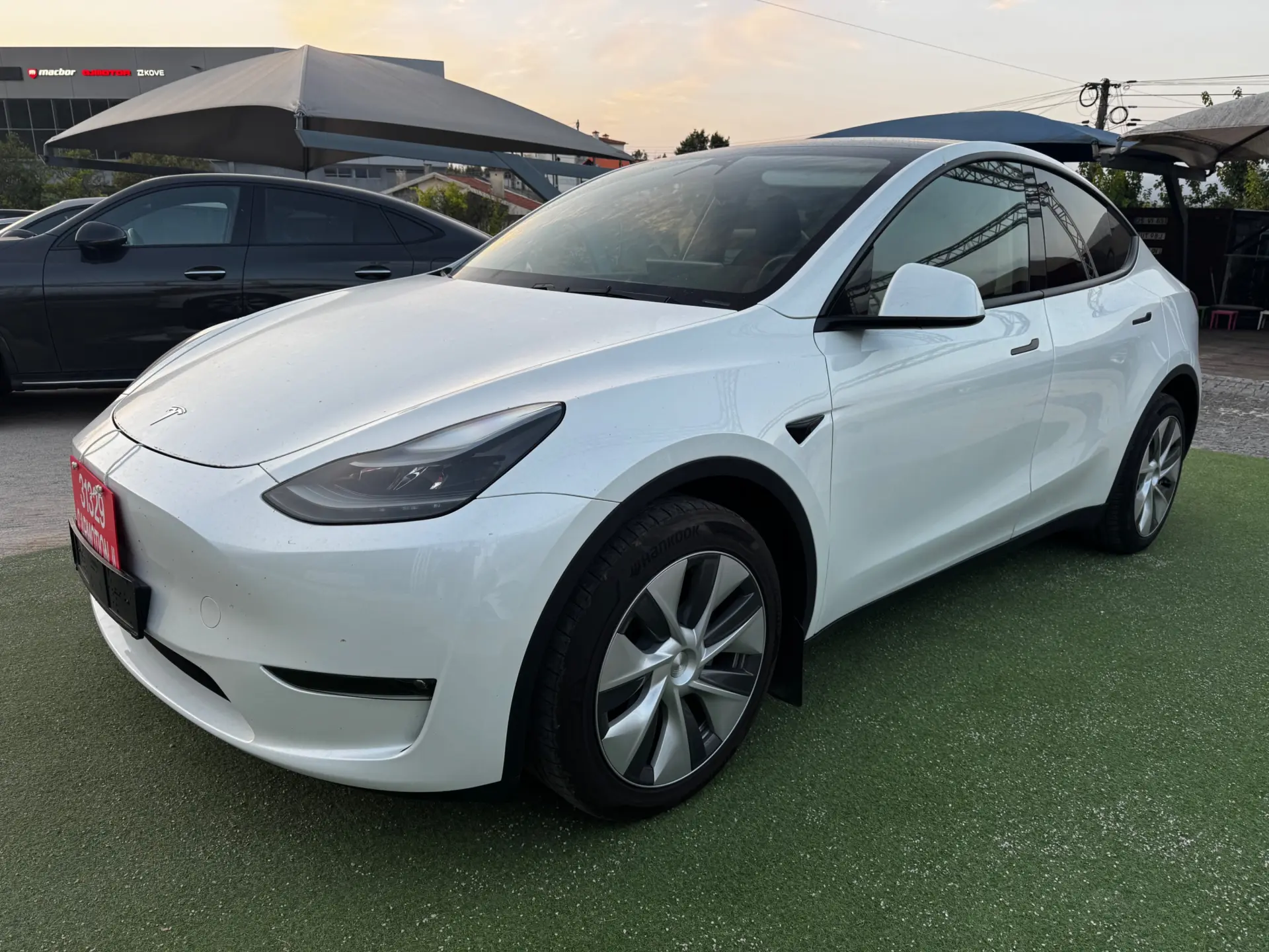 Tesla Model Y Long Range Dual Motor AWD 1