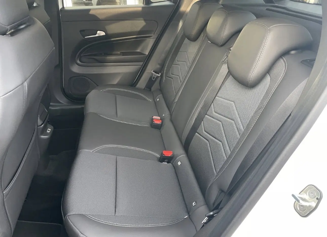 Jeep Avenger 54 kWh Summit 5