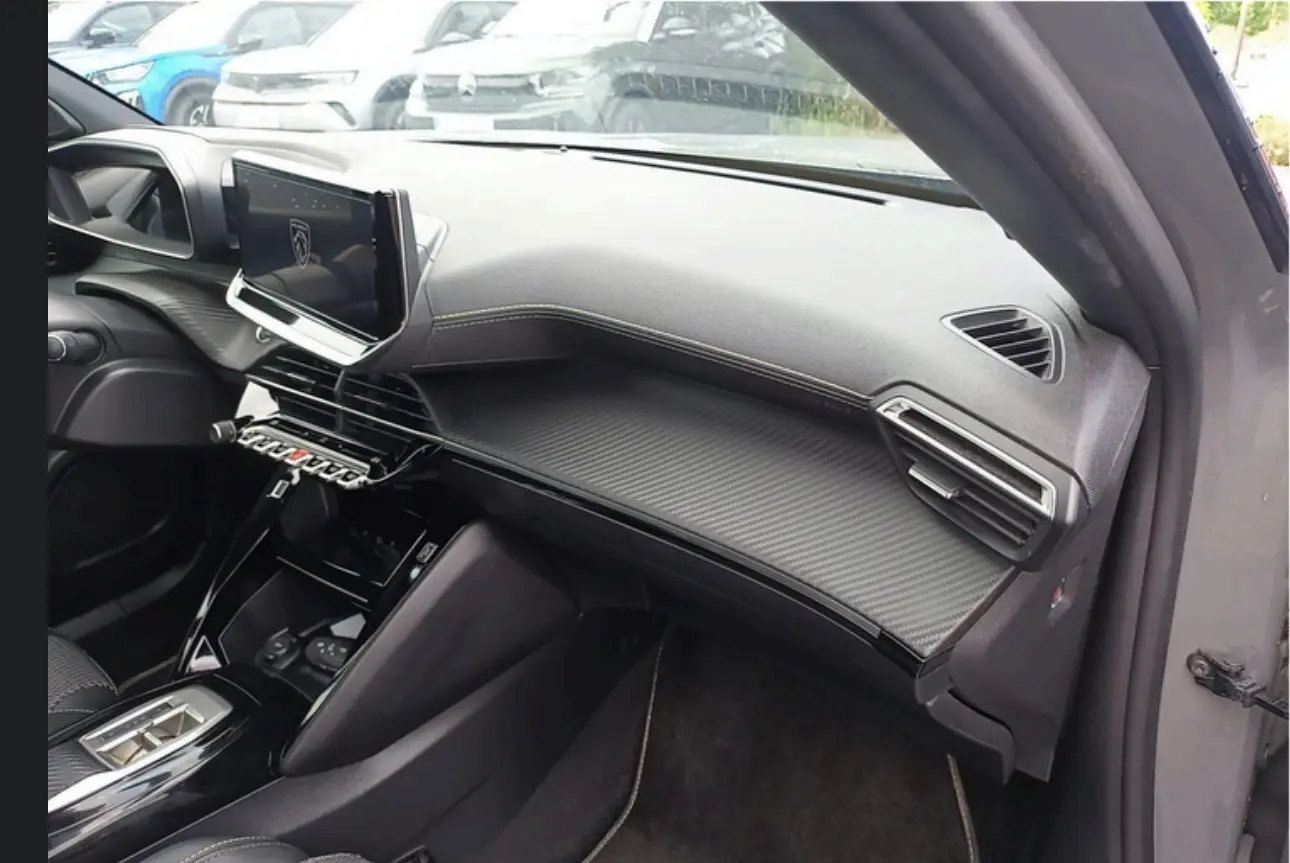 Peugeot e-2008 50 kWh GT 11