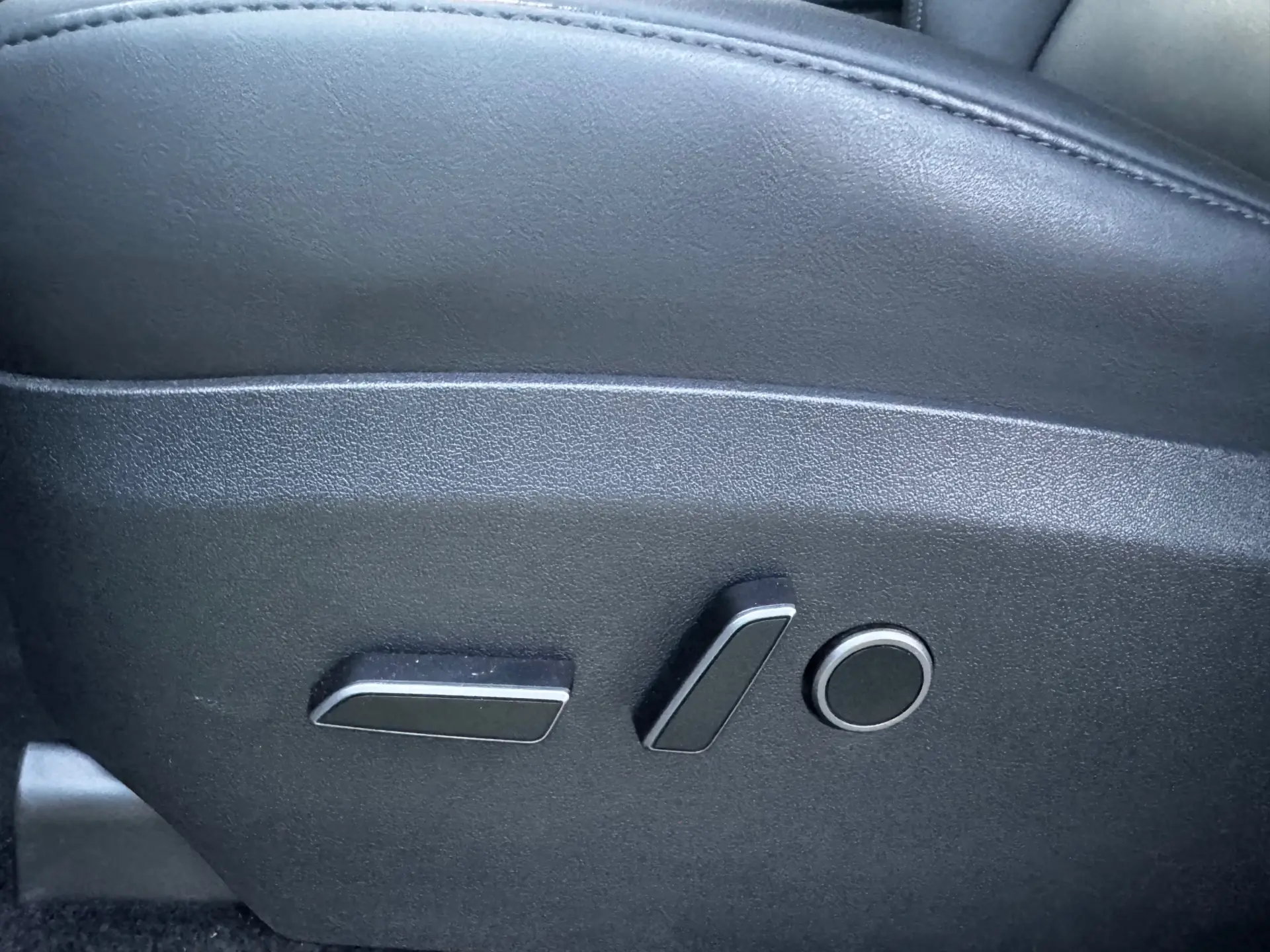 Tesla Model Y Long Range Dual Motor AWD 26