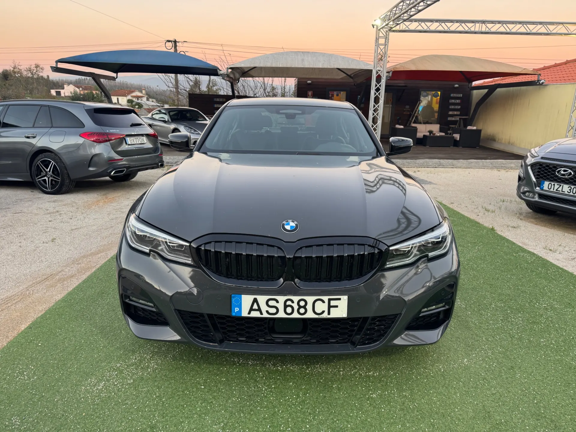 BMW 330 e Pack M Auto 2