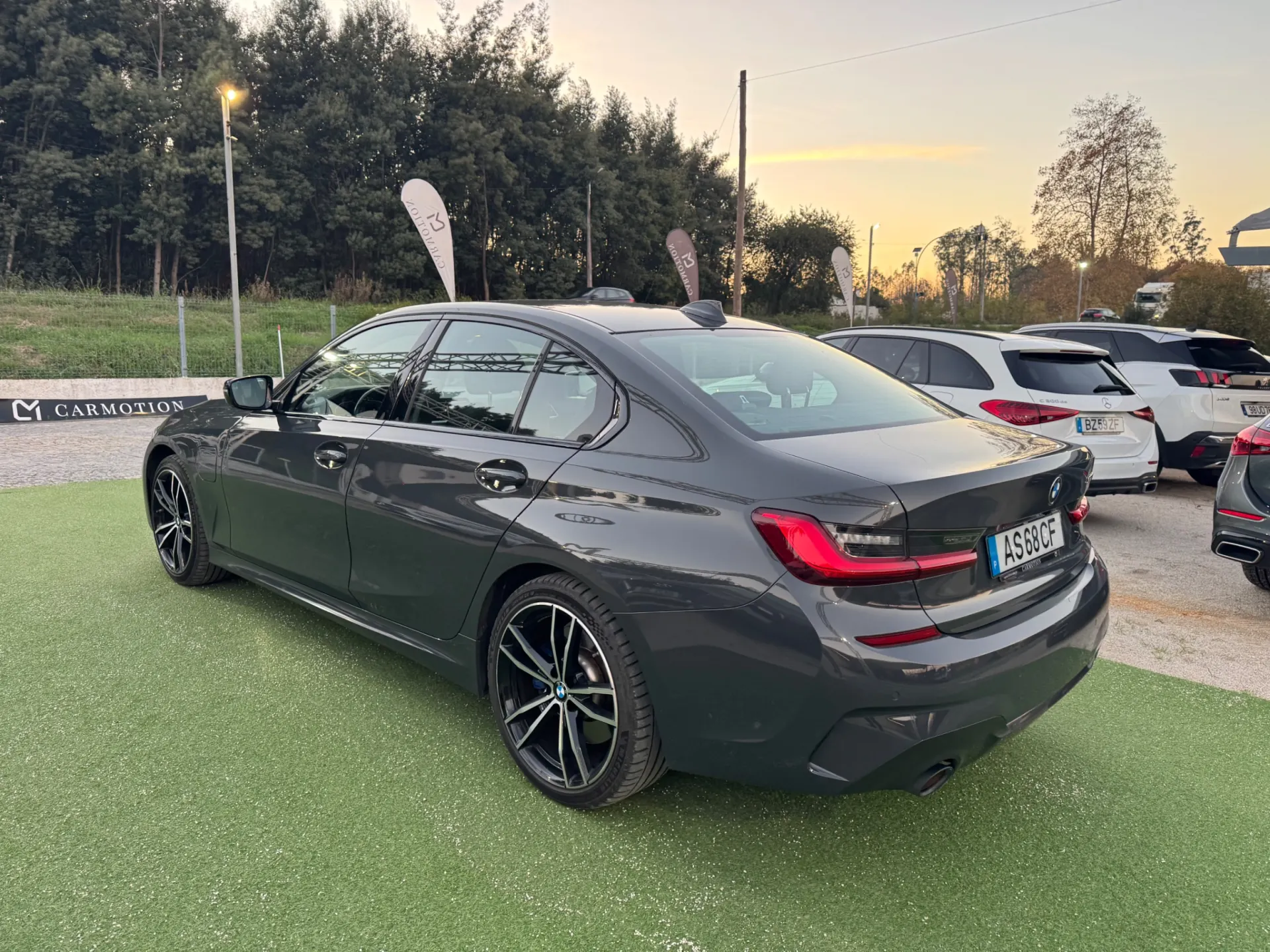 BMW 330 e Pack M Auto 3