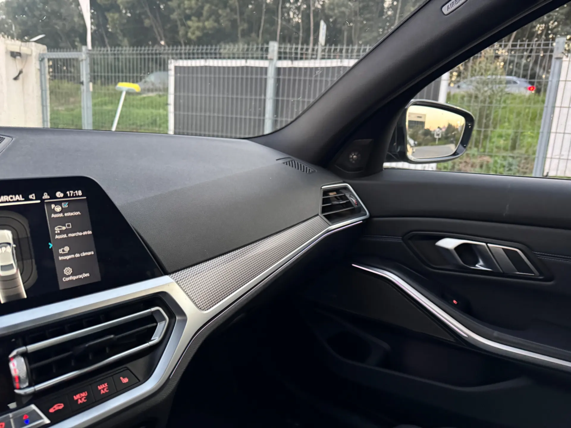 BMW 330 e Pack M Auto 23