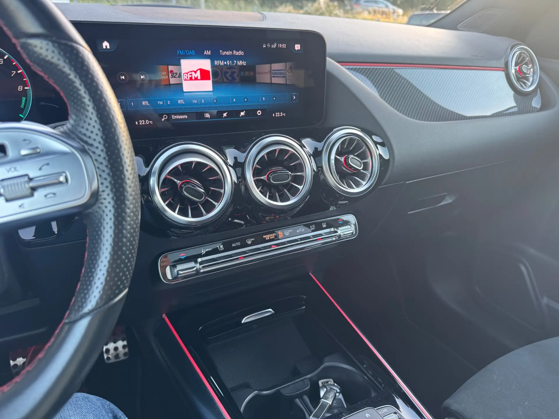 Mercedes-Benz GLA 250 e AMG Line 28