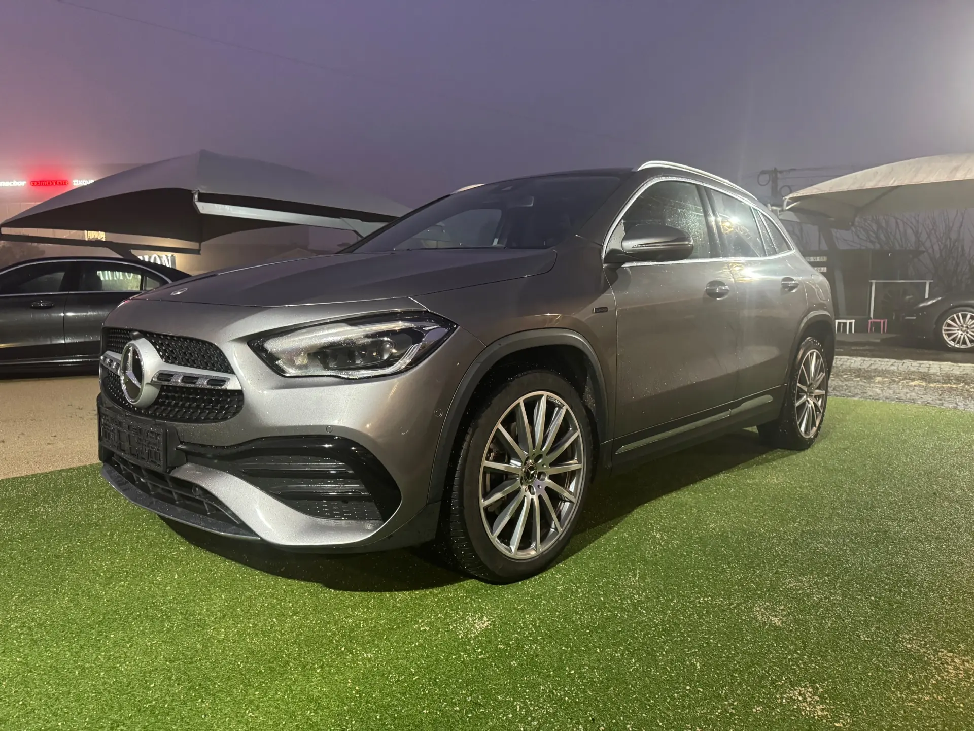 Mercedes-Benz GLA 250 e AMG Line 12