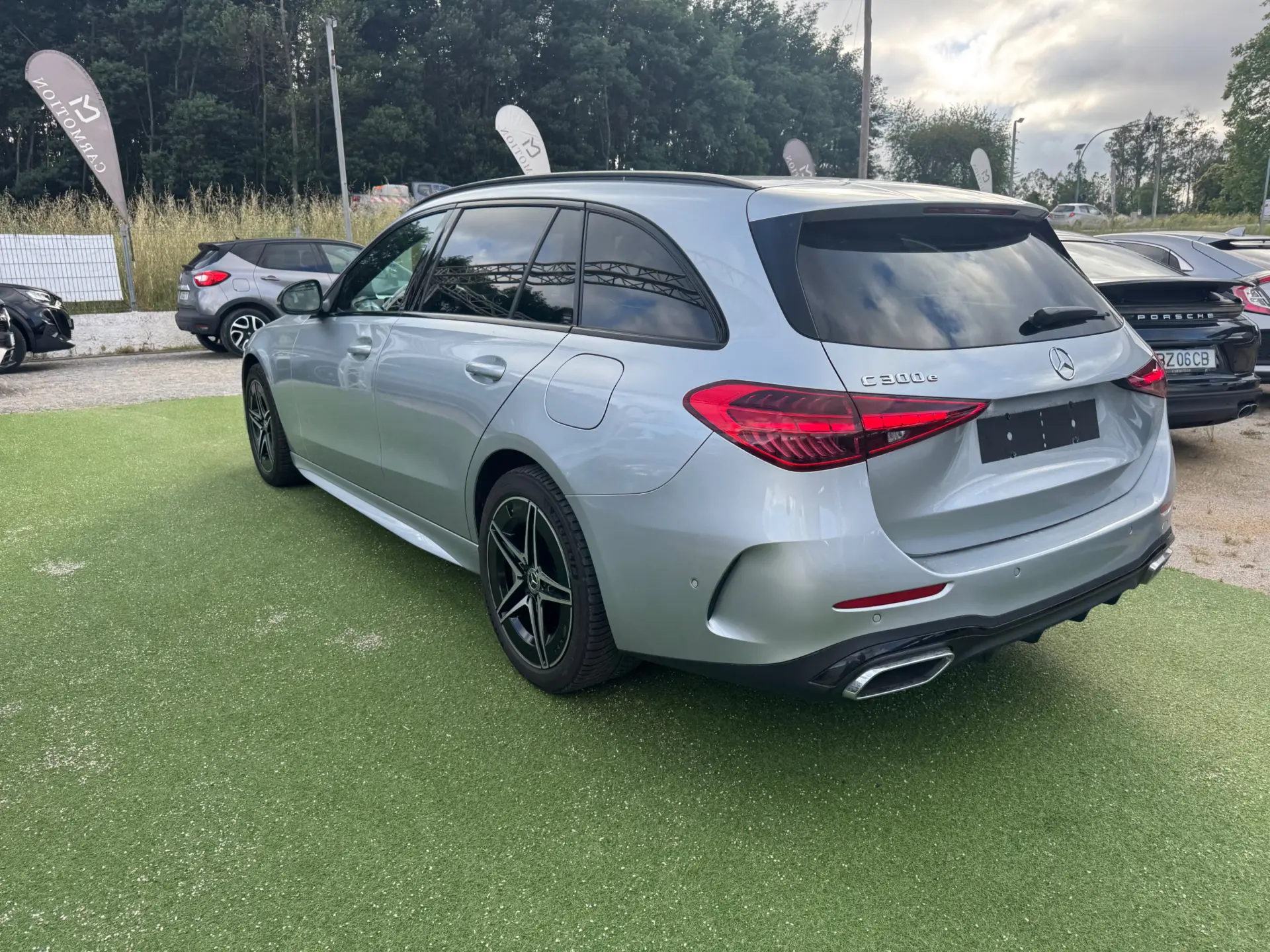 Mercedes-Benz C 300 e AMG Line 13