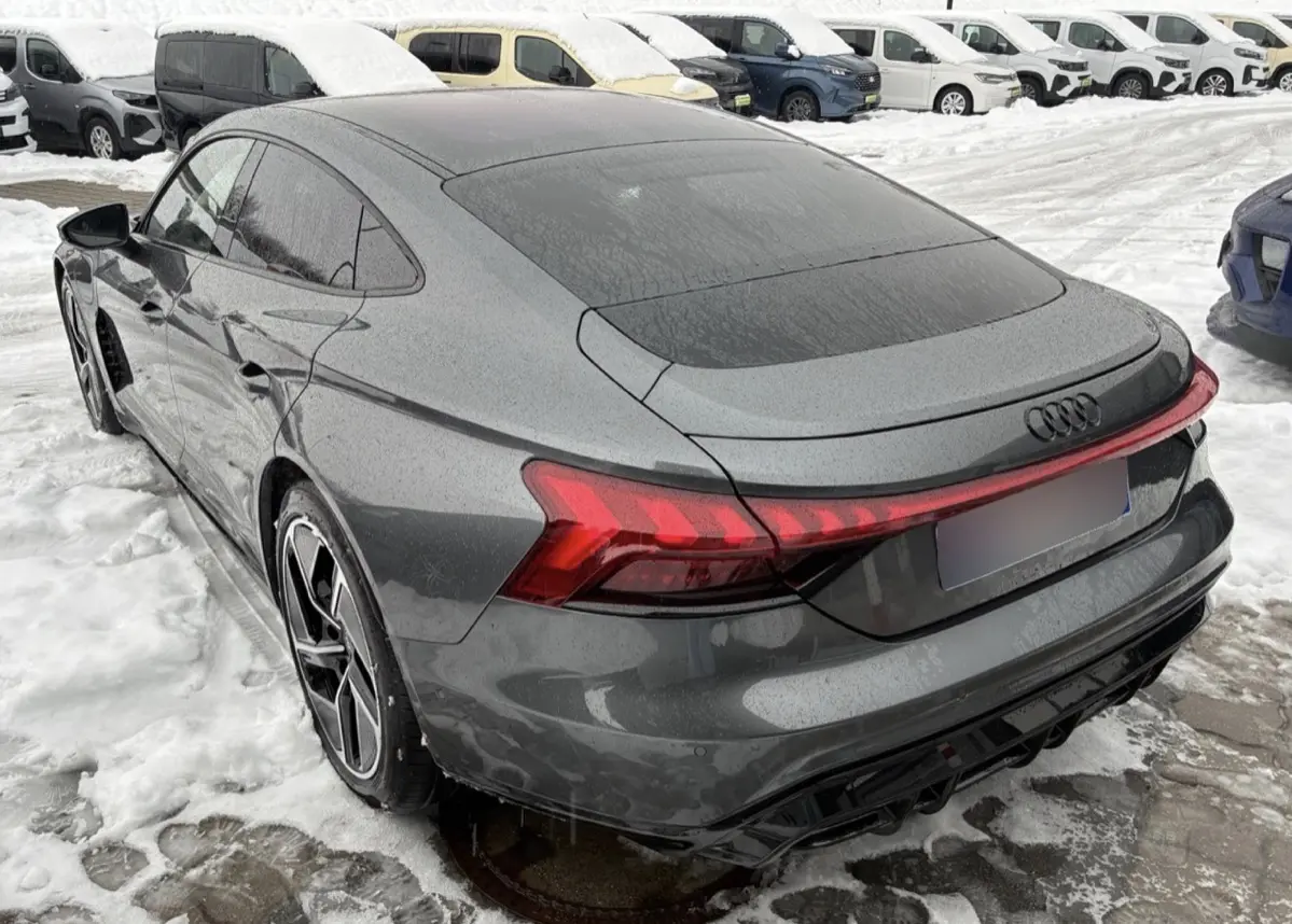 Audi e-tron GT quattro 3