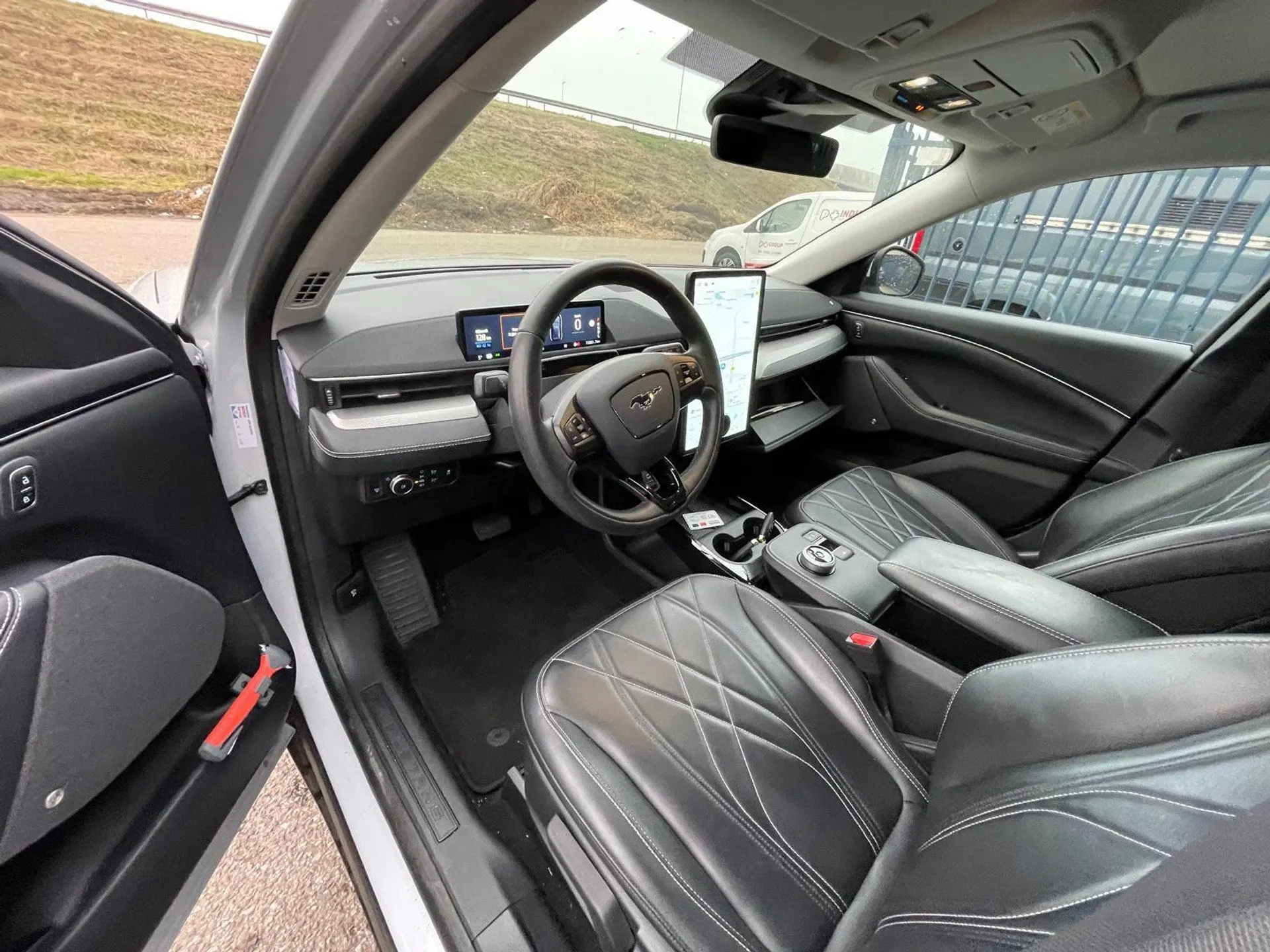 Ford Mustang Mach-E 75.7 kWh Base 13