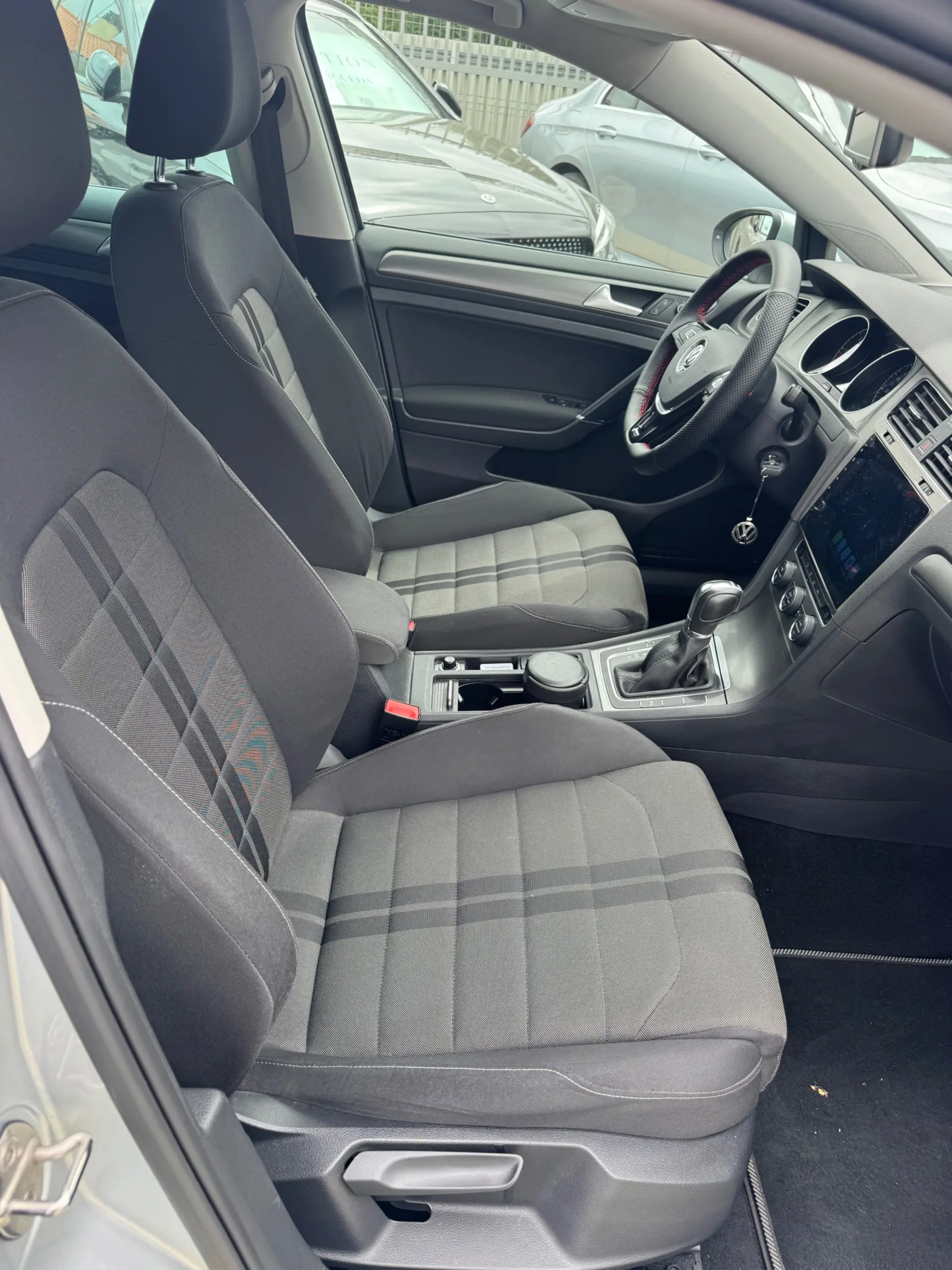 Volkswagen Golf Variant 1.6 TDi Highline DSG 25