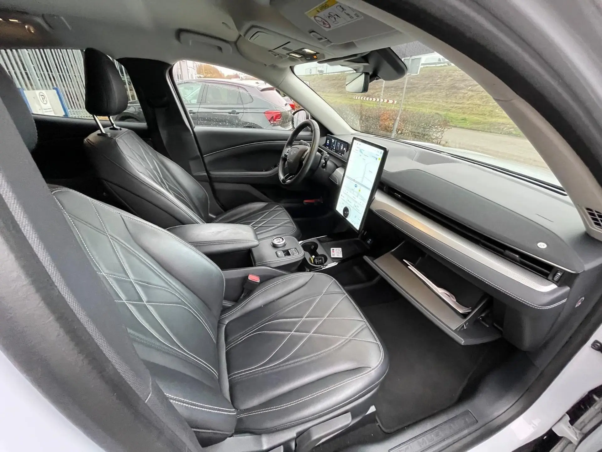 Ford Mustang Mach-E 75.7 kWh Base 14