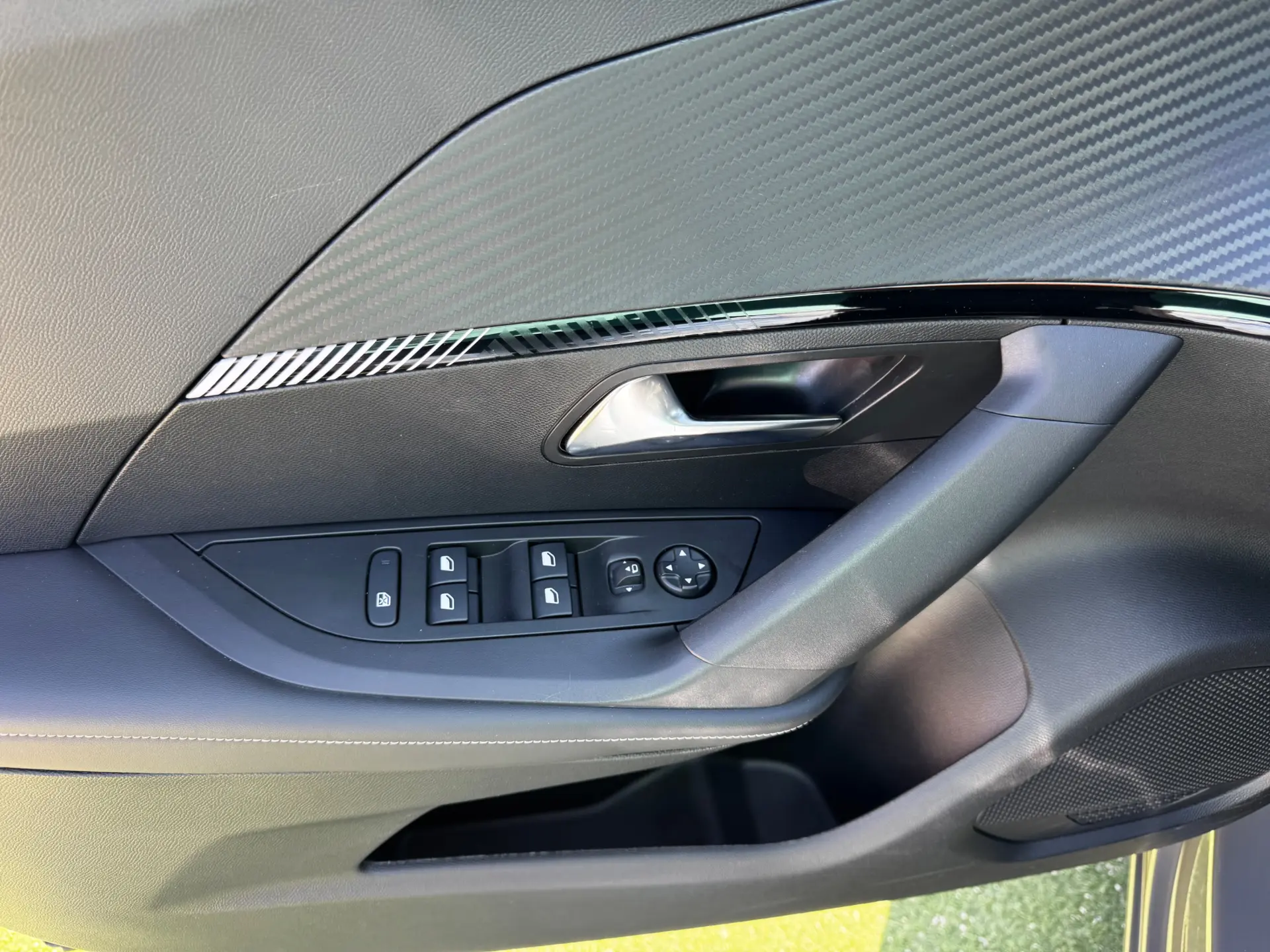 Peugeot e-2008 50 kWh Allure 15