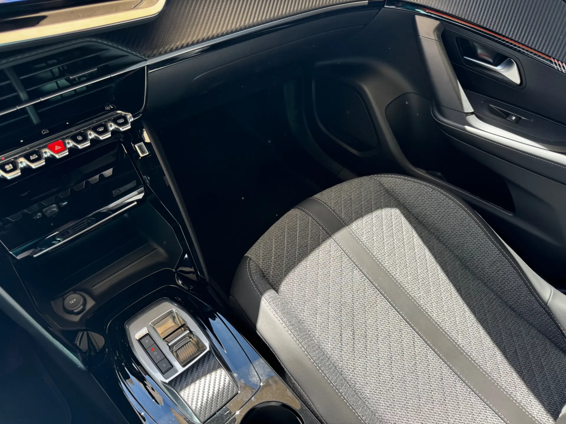 Peugeot e-2008 50 kWh Allure 17
