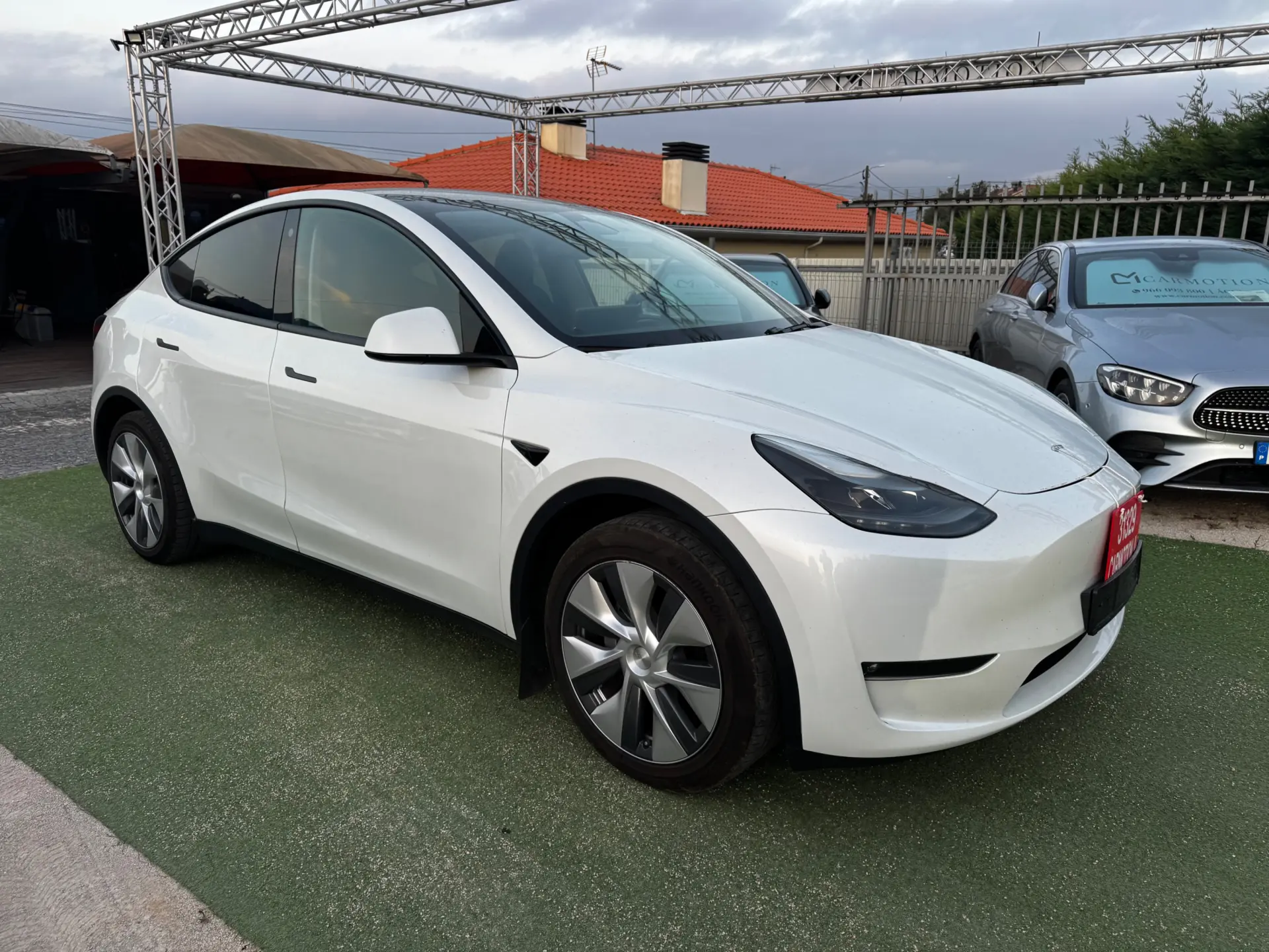 Tesla Model Y Long Range Dual Motor AWD 13