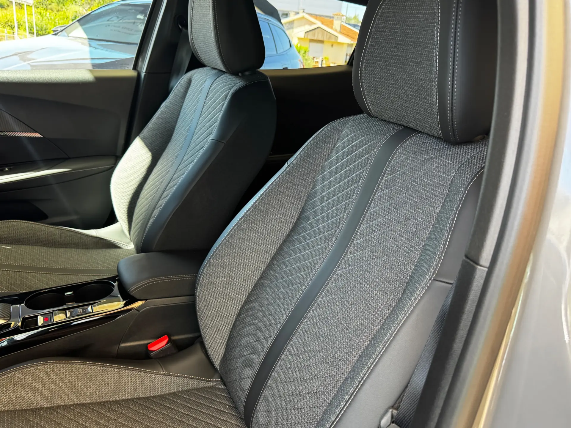 Peugeot e-2008 50 kWh Allure 24