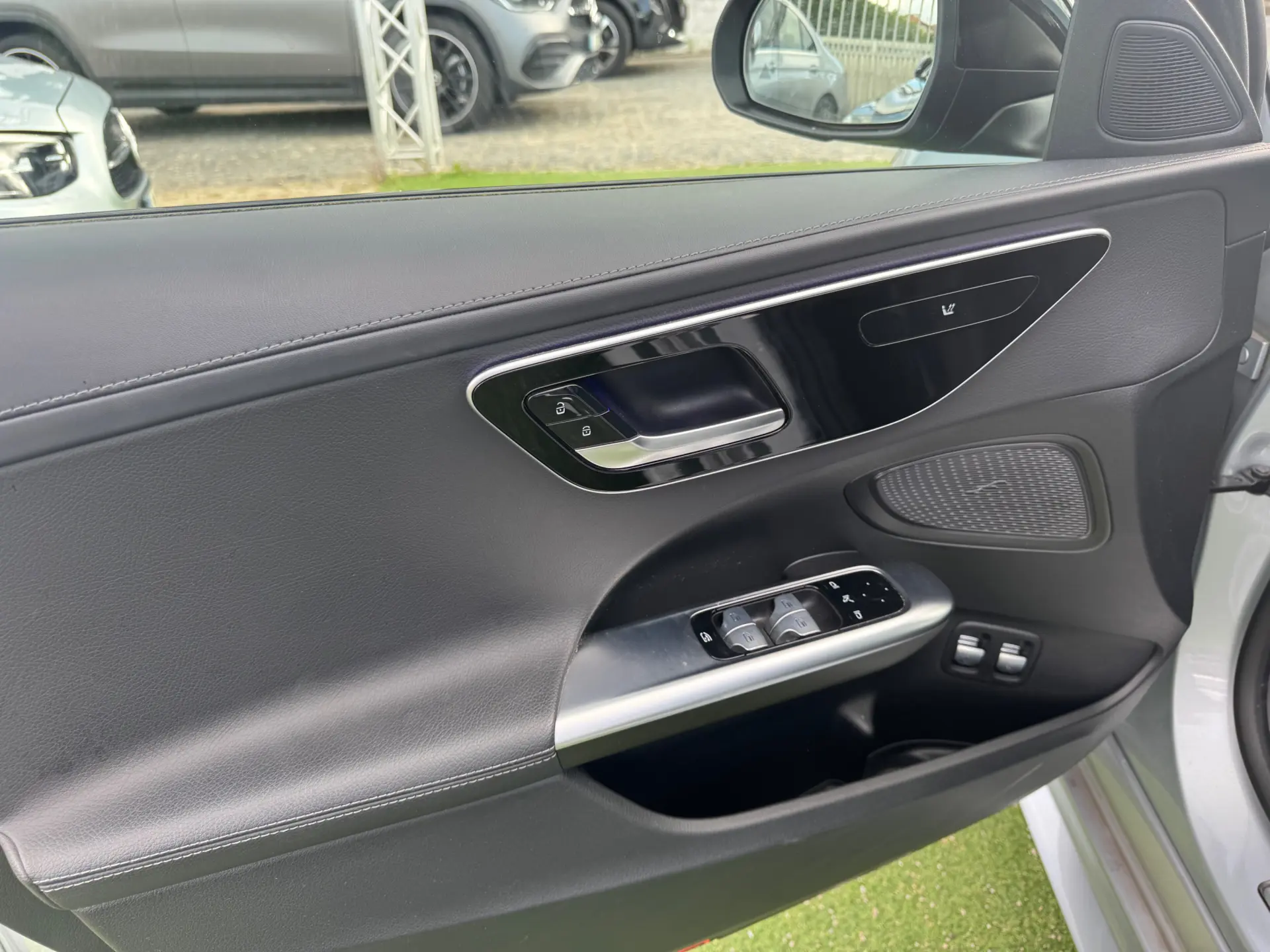 Mercedes-Benz C 300 e AMG Line 8