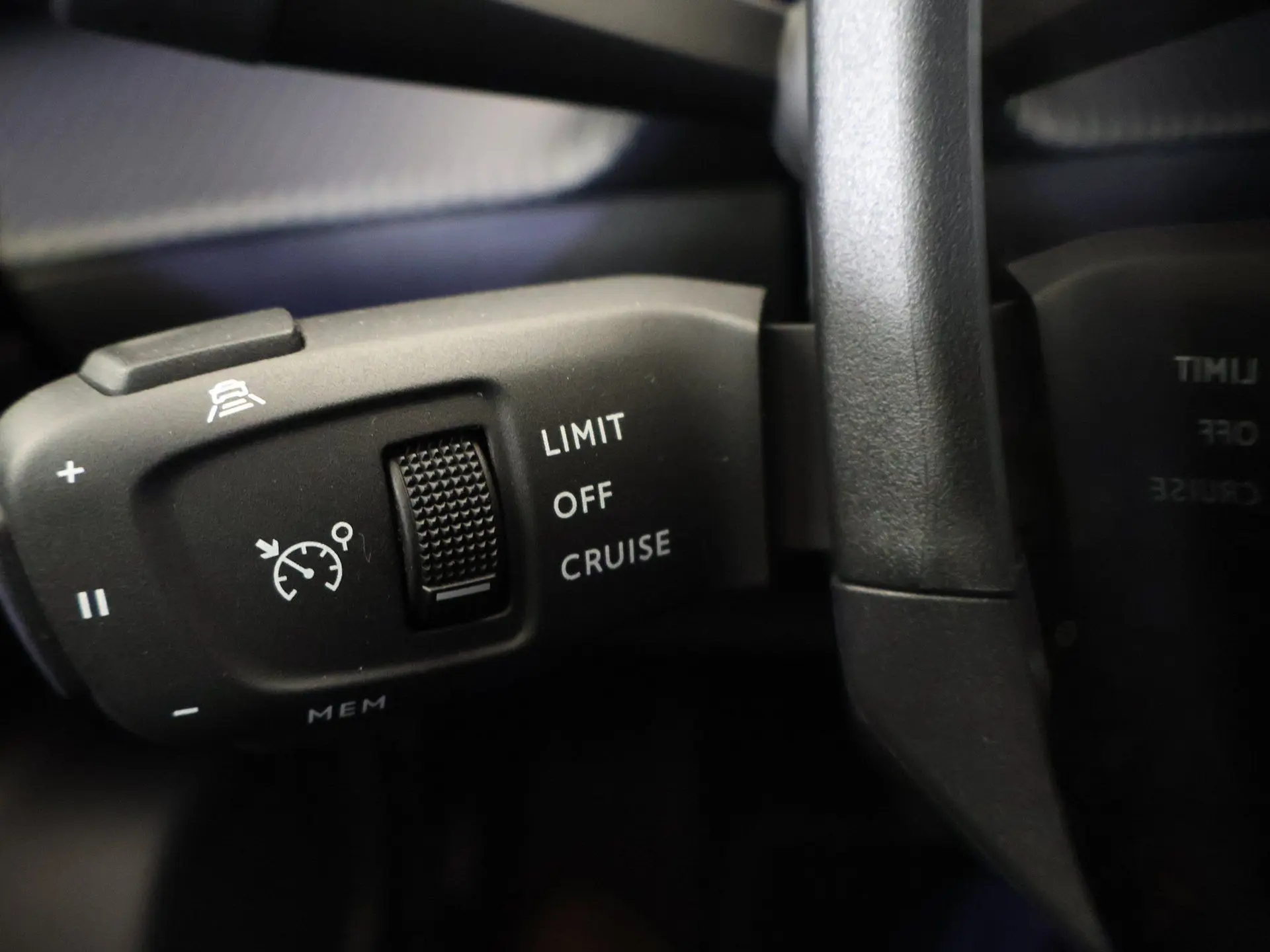 Peugeot e-2008 50 kWh Allure Pack 23